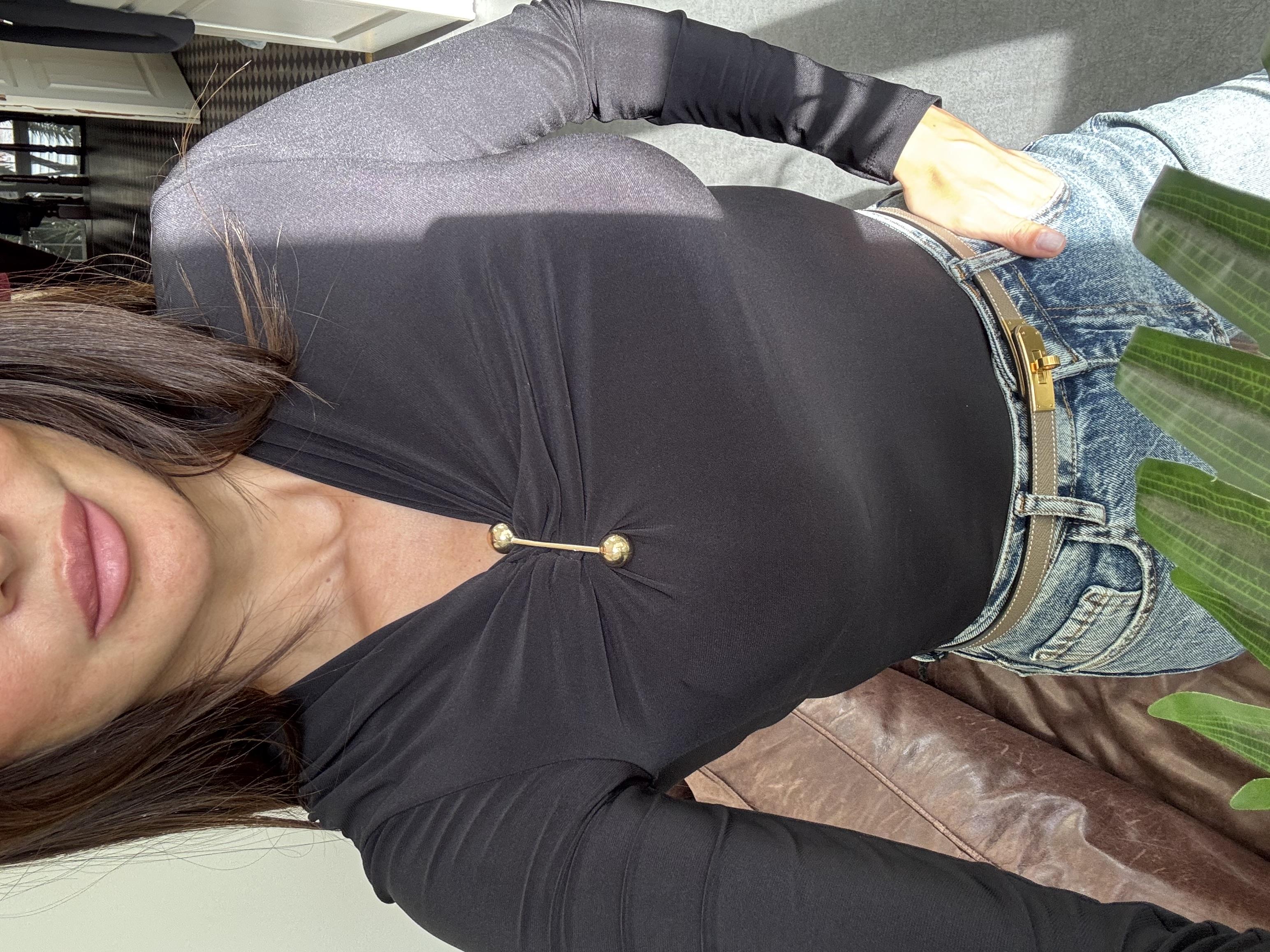 Siyah İğne Aksesuarlı Bluz