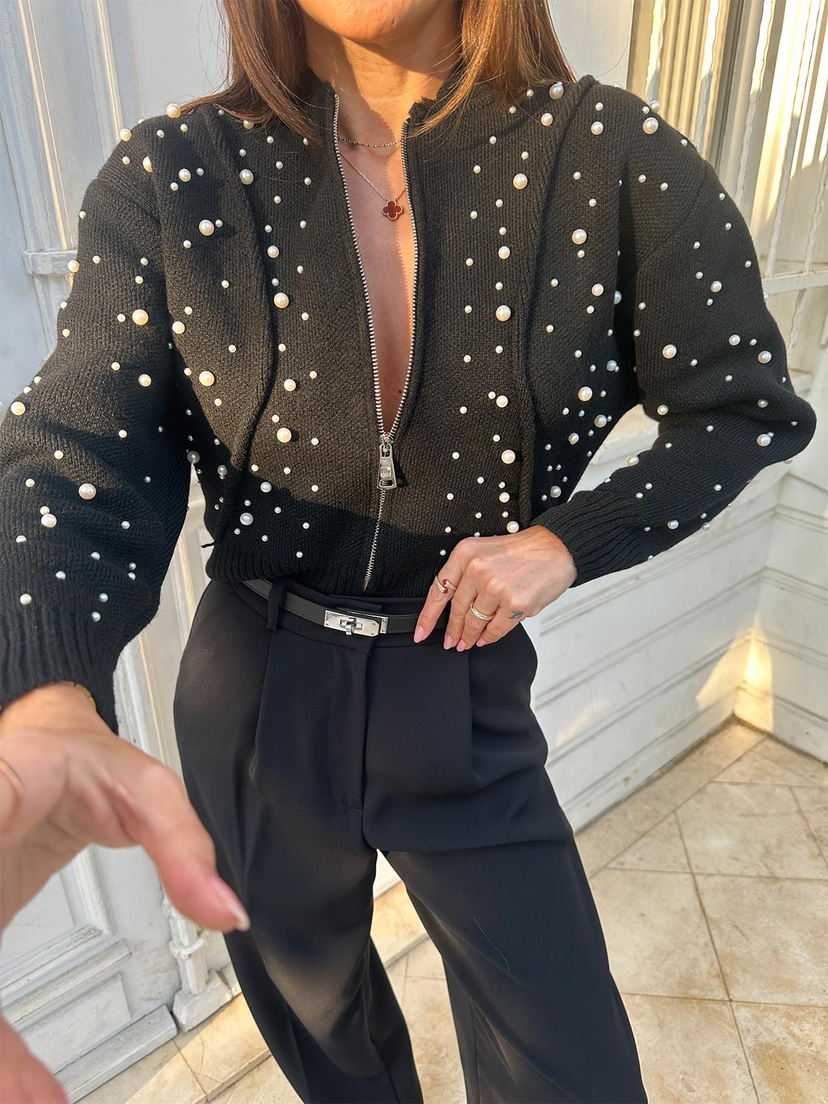Siyah İnci Taş Detaylı Fermuarlı Hırka