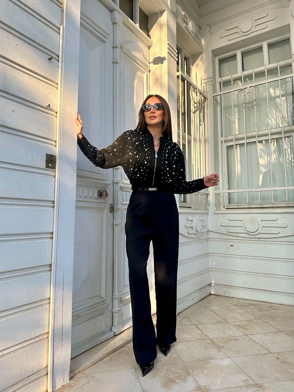 Siyah İnci Taş Detaylı Fermuarlı Hırka