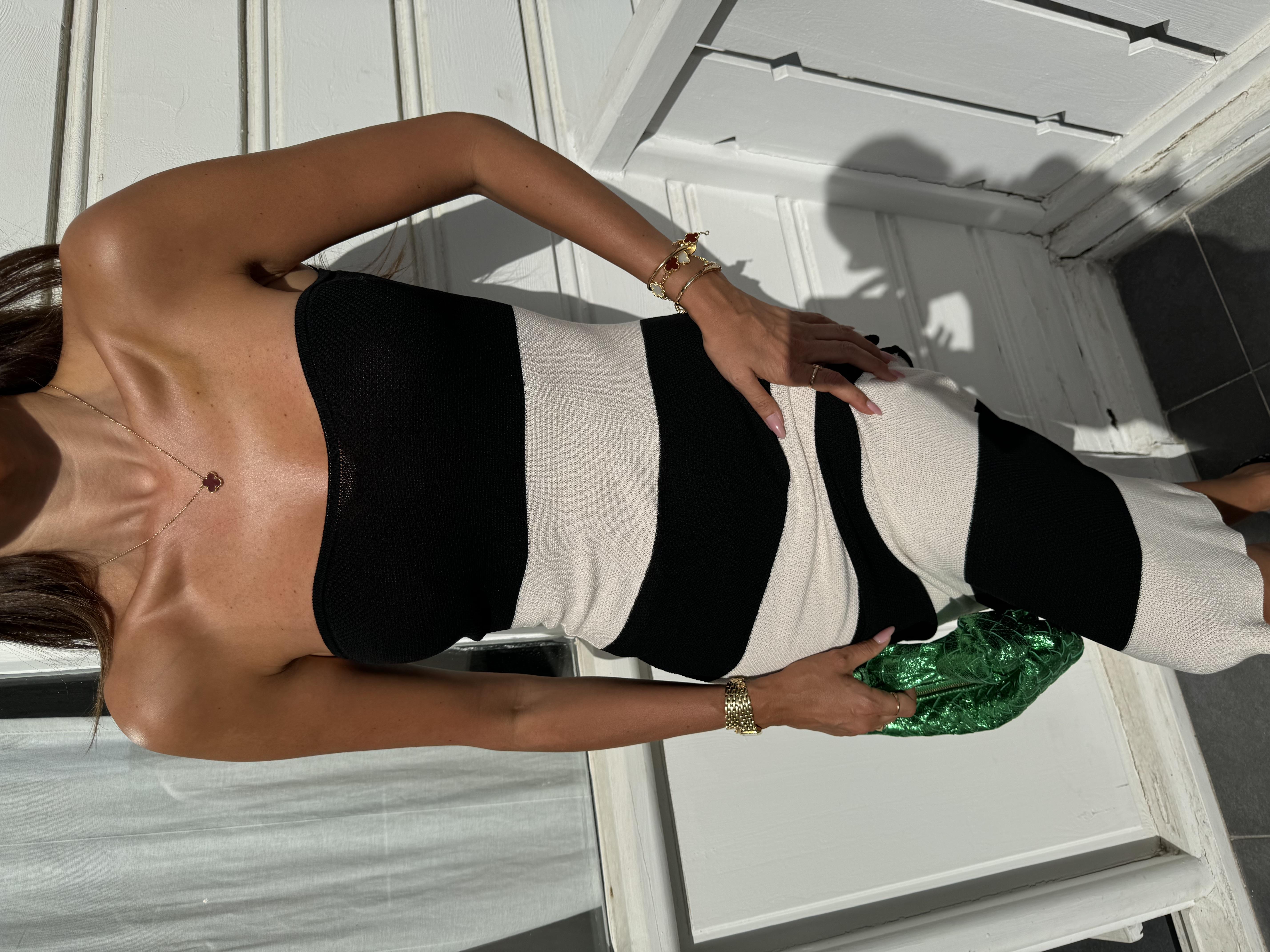 Siyah Kalın Çizgili Straplez Elbise