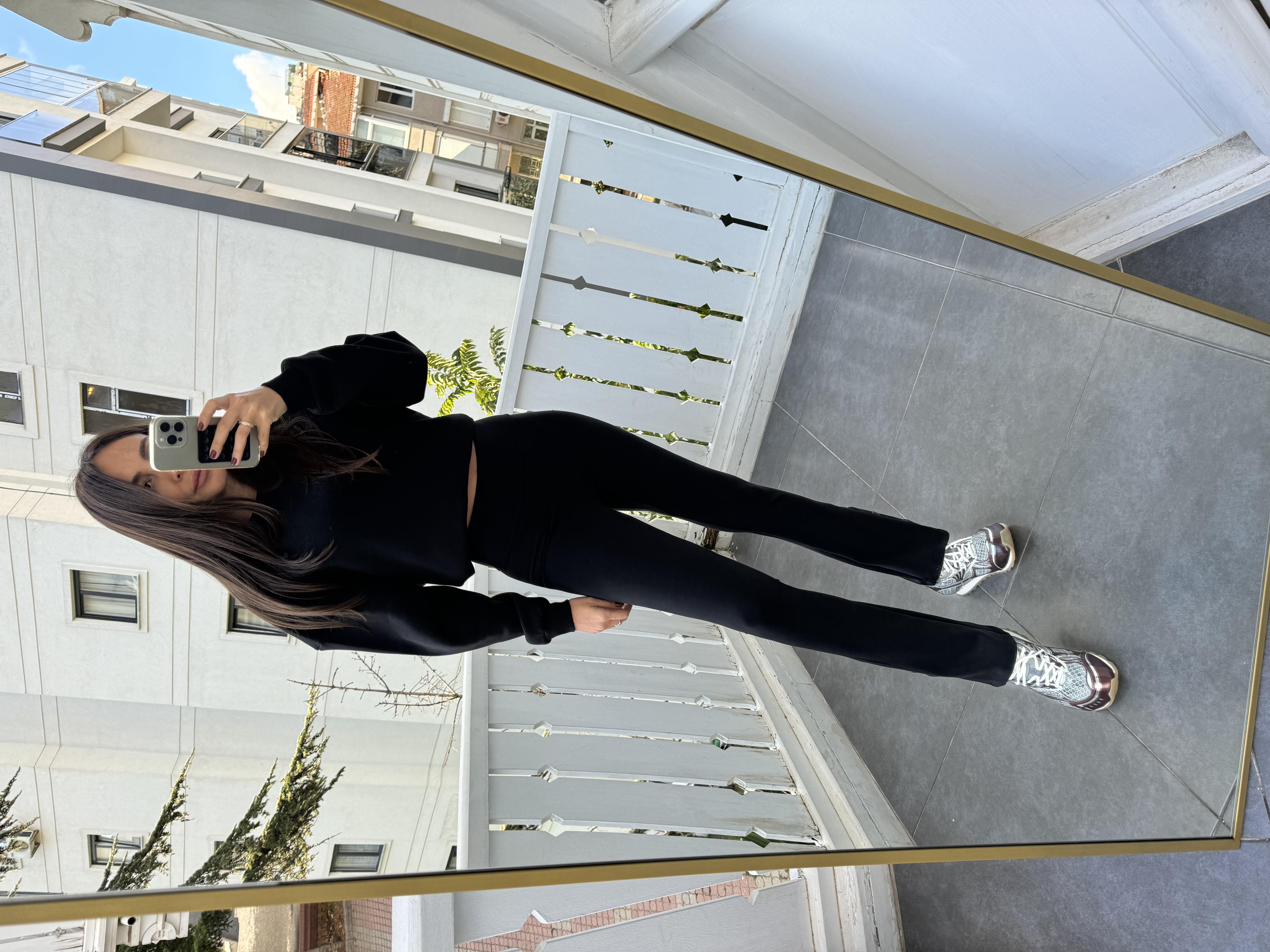 Siyah Kanallı Düz Sweat