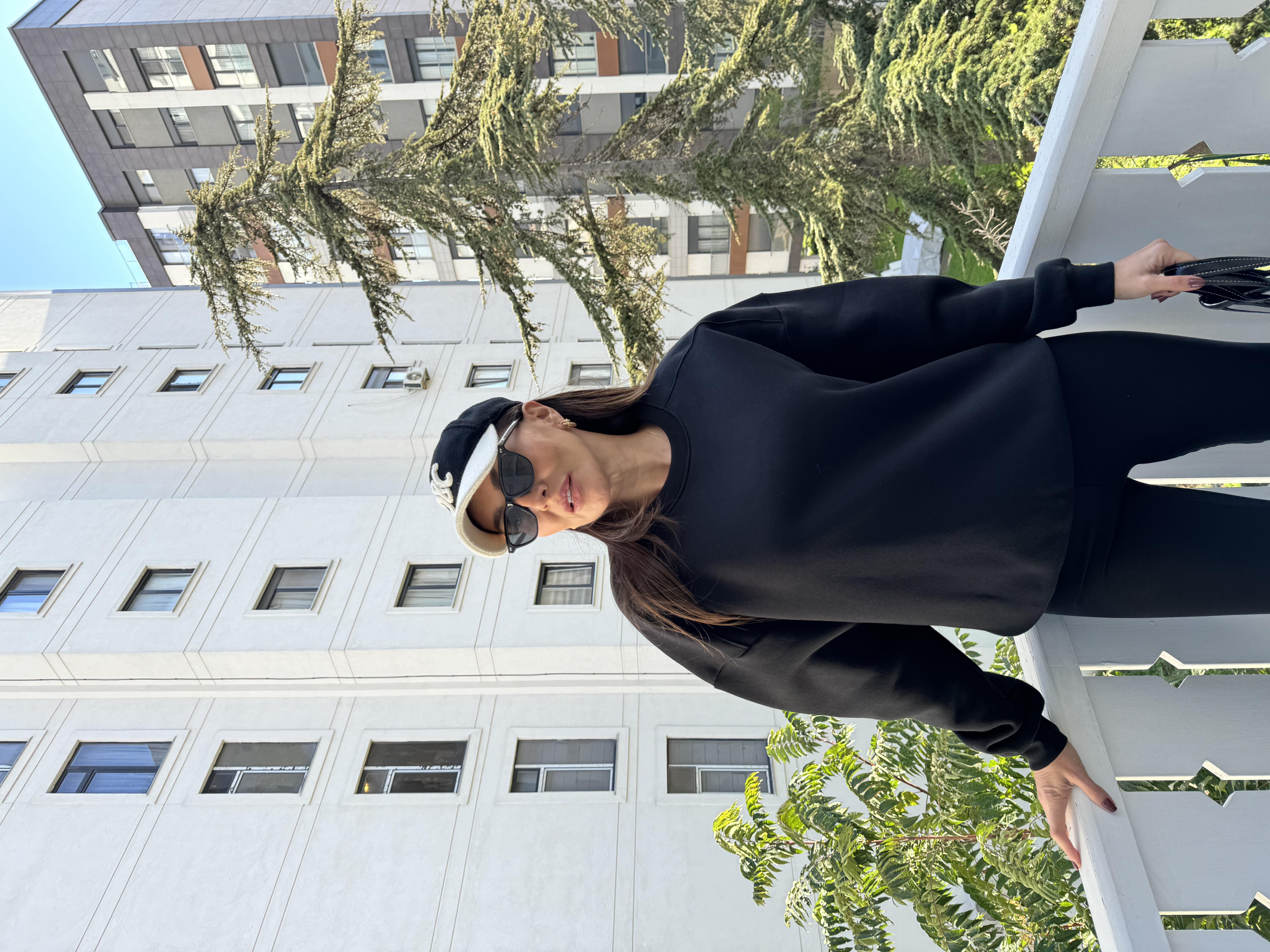 Siyah Kanallı Düz Sweat