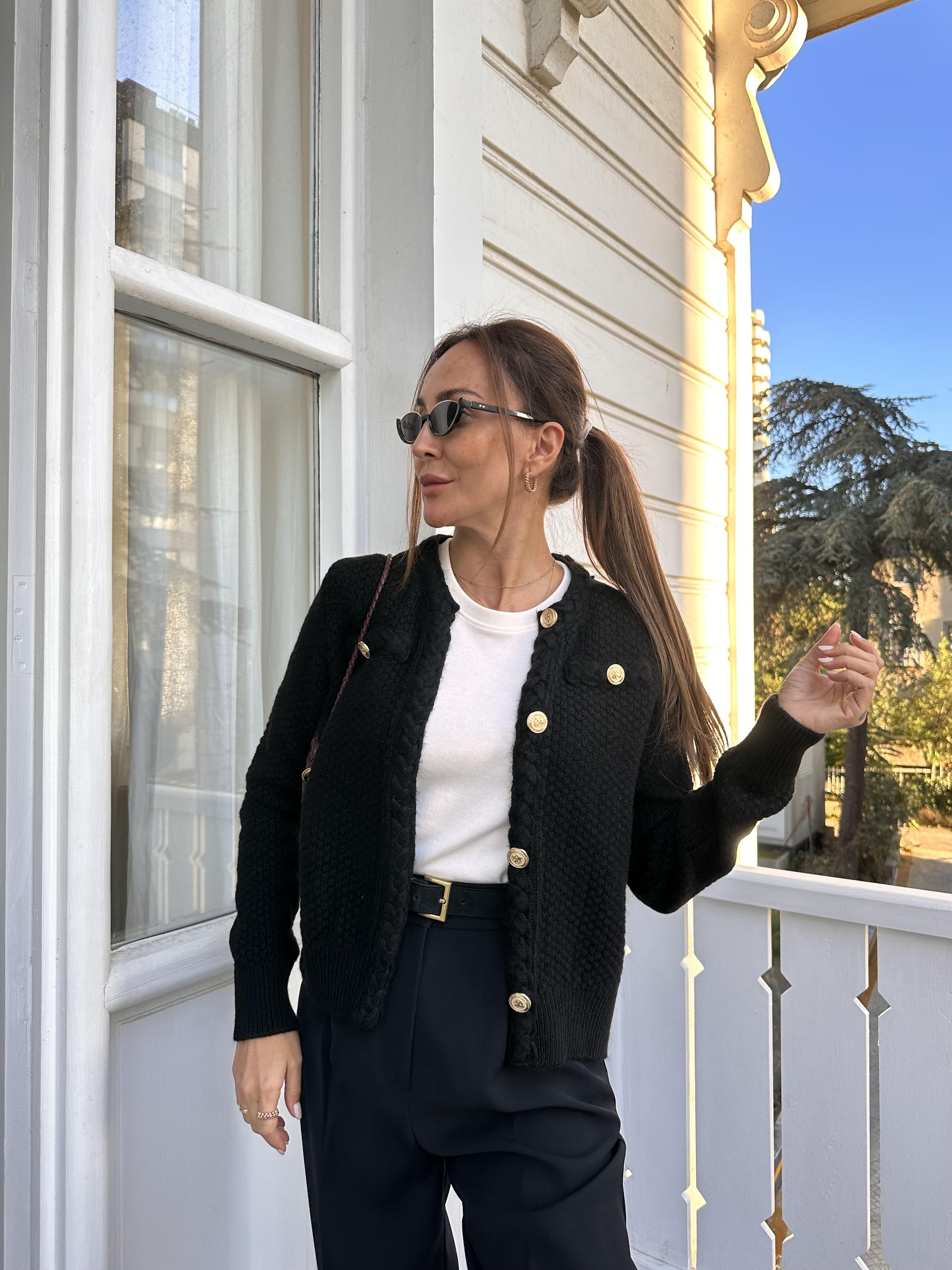Siyah Kendinden Saç Örgülü Düğmeli Hırka