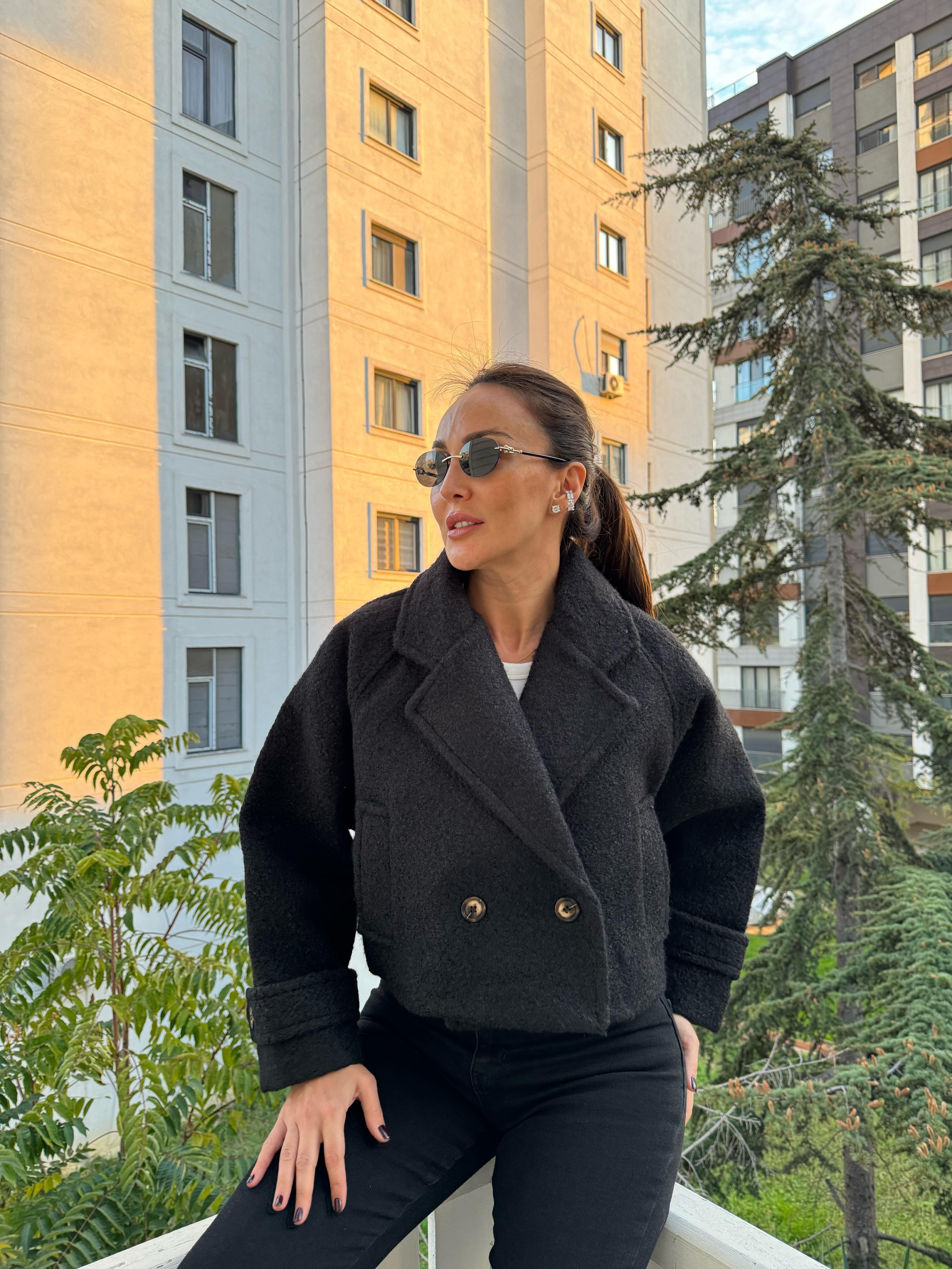 Siyah Kısa Buklet Ceket