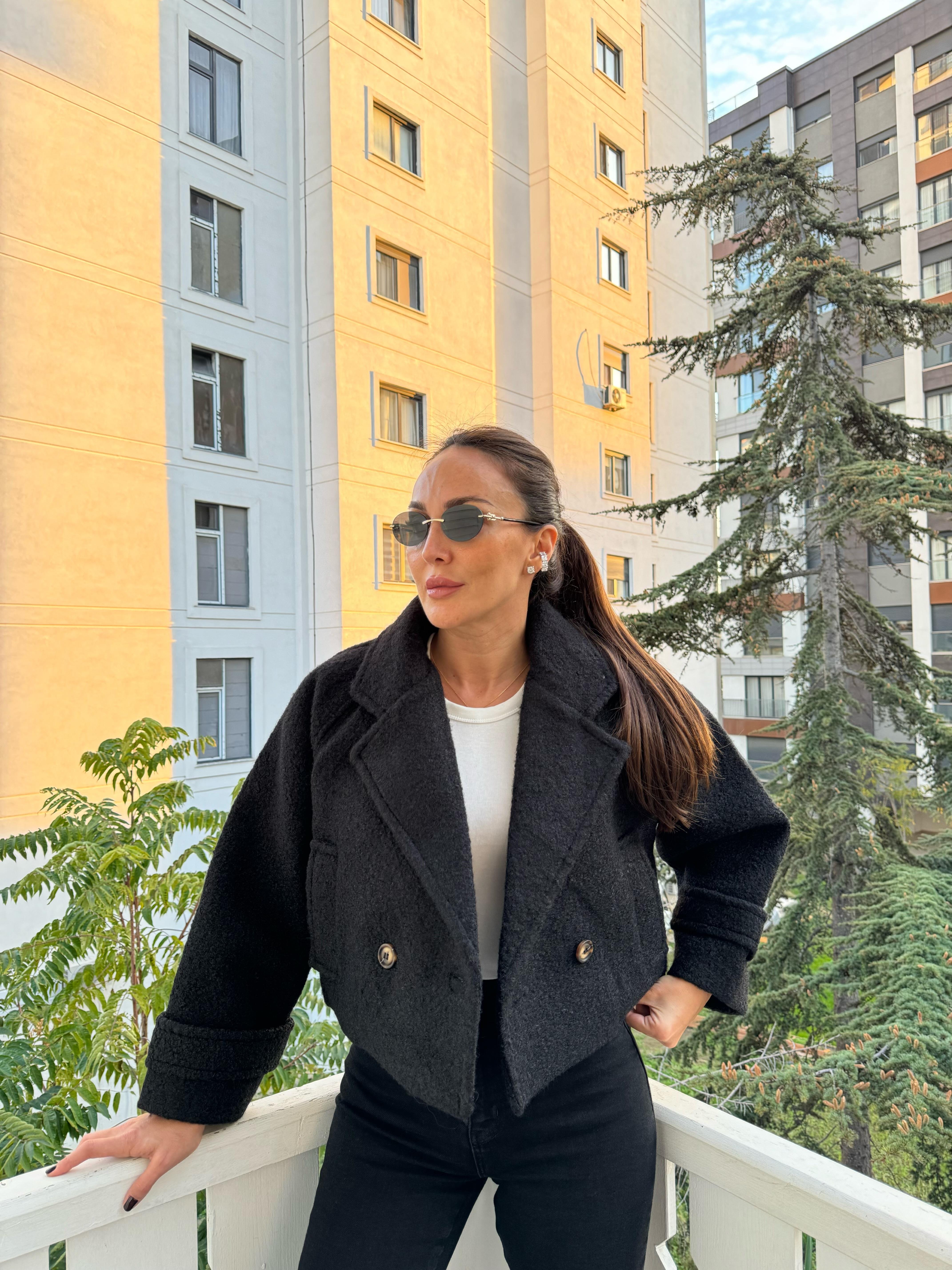 Siyah Kısa Buklet Ceket