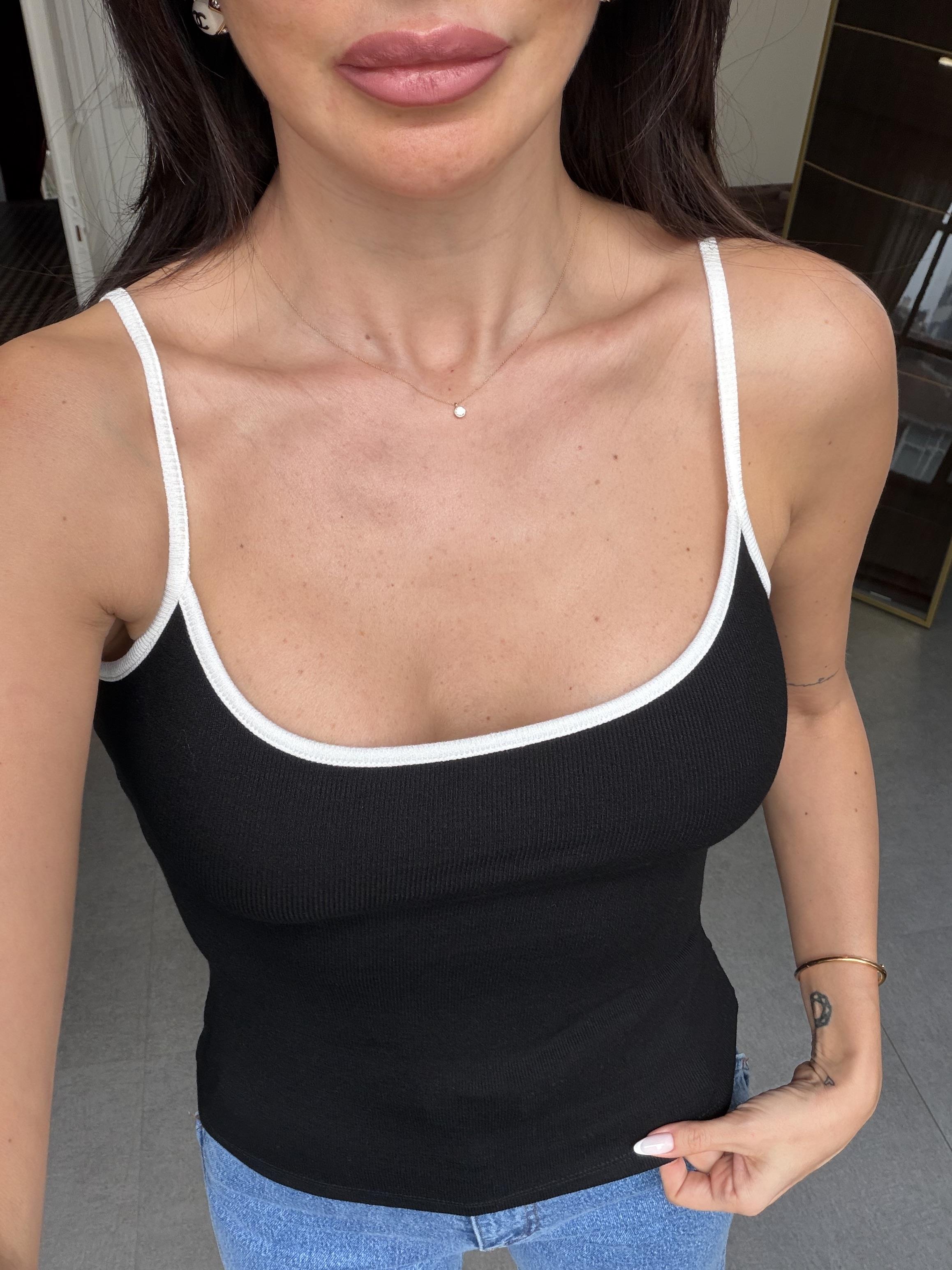 Siyah Kontrast Şeritli Askılı Top