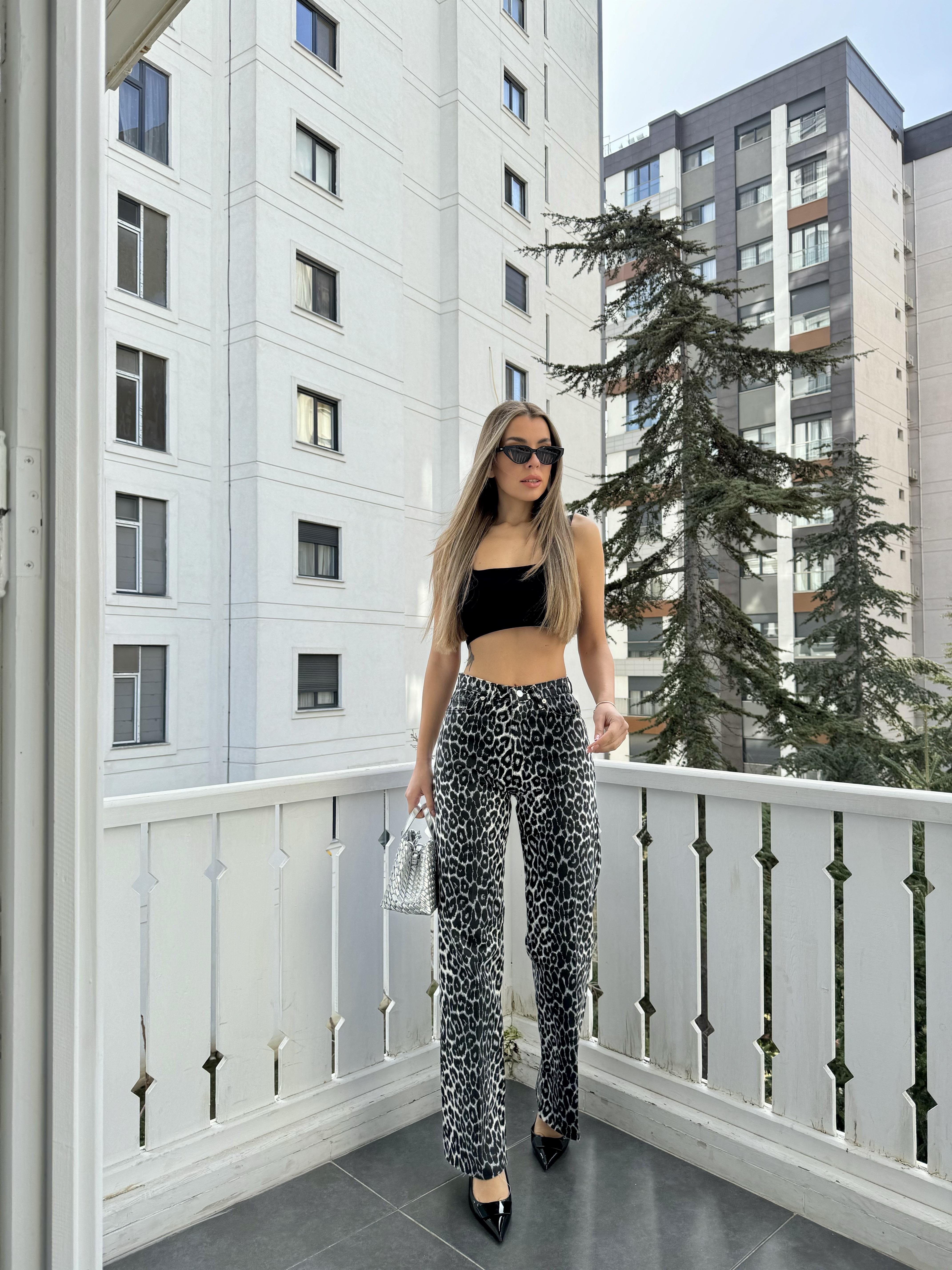 Siyah Leopar Straight Jean