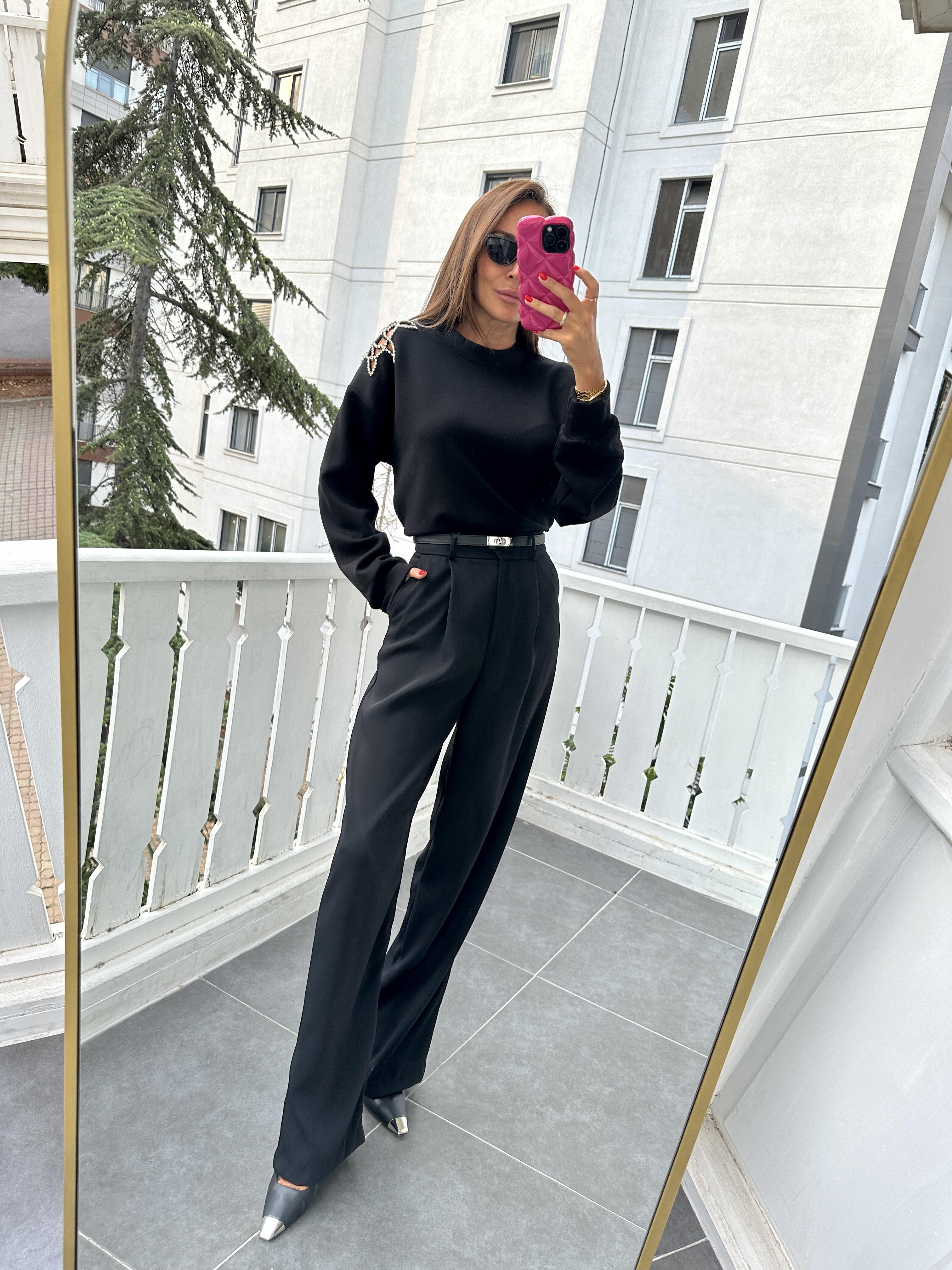 Siyah Omuz Detaylı Tasarım Sweatshirt