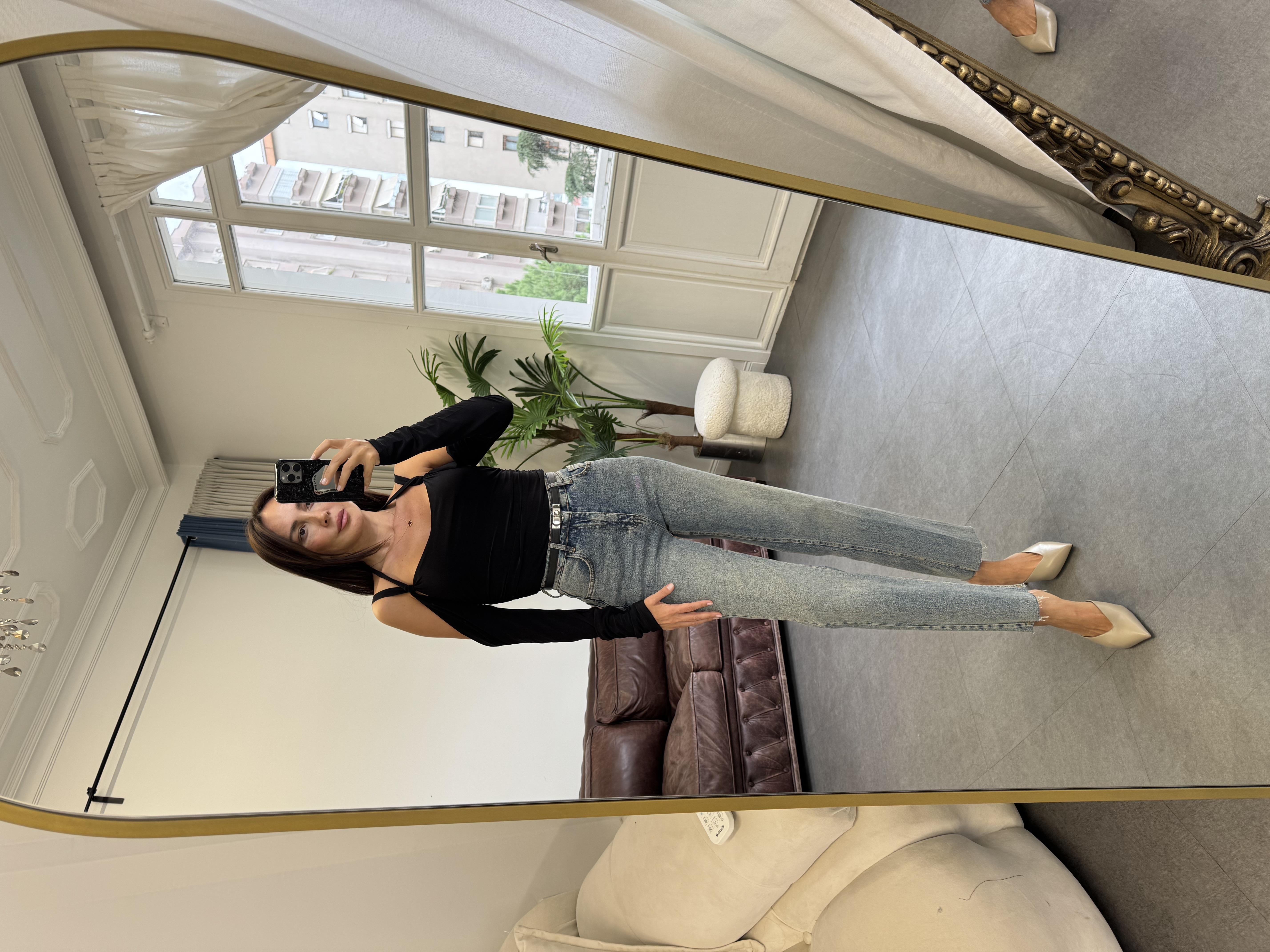 Siyah Omzu Açık Bluz