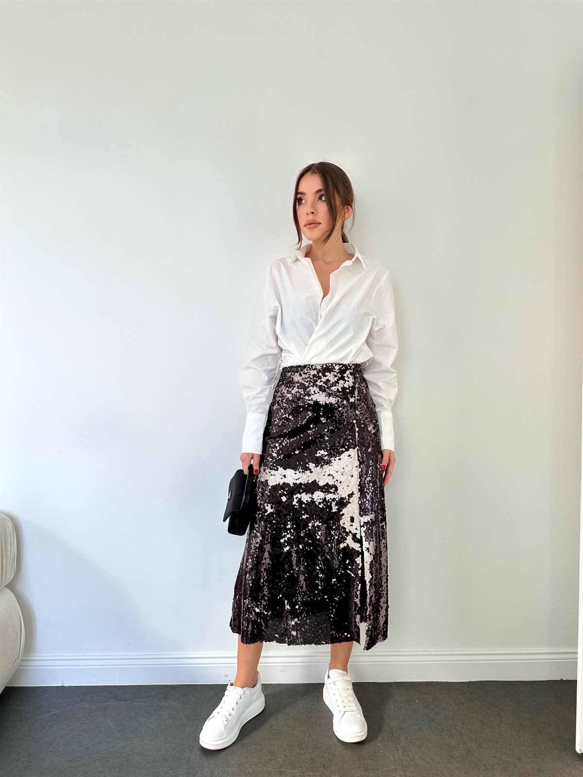 Siyah Önden Yırtmaçlı Pulpayet Etek