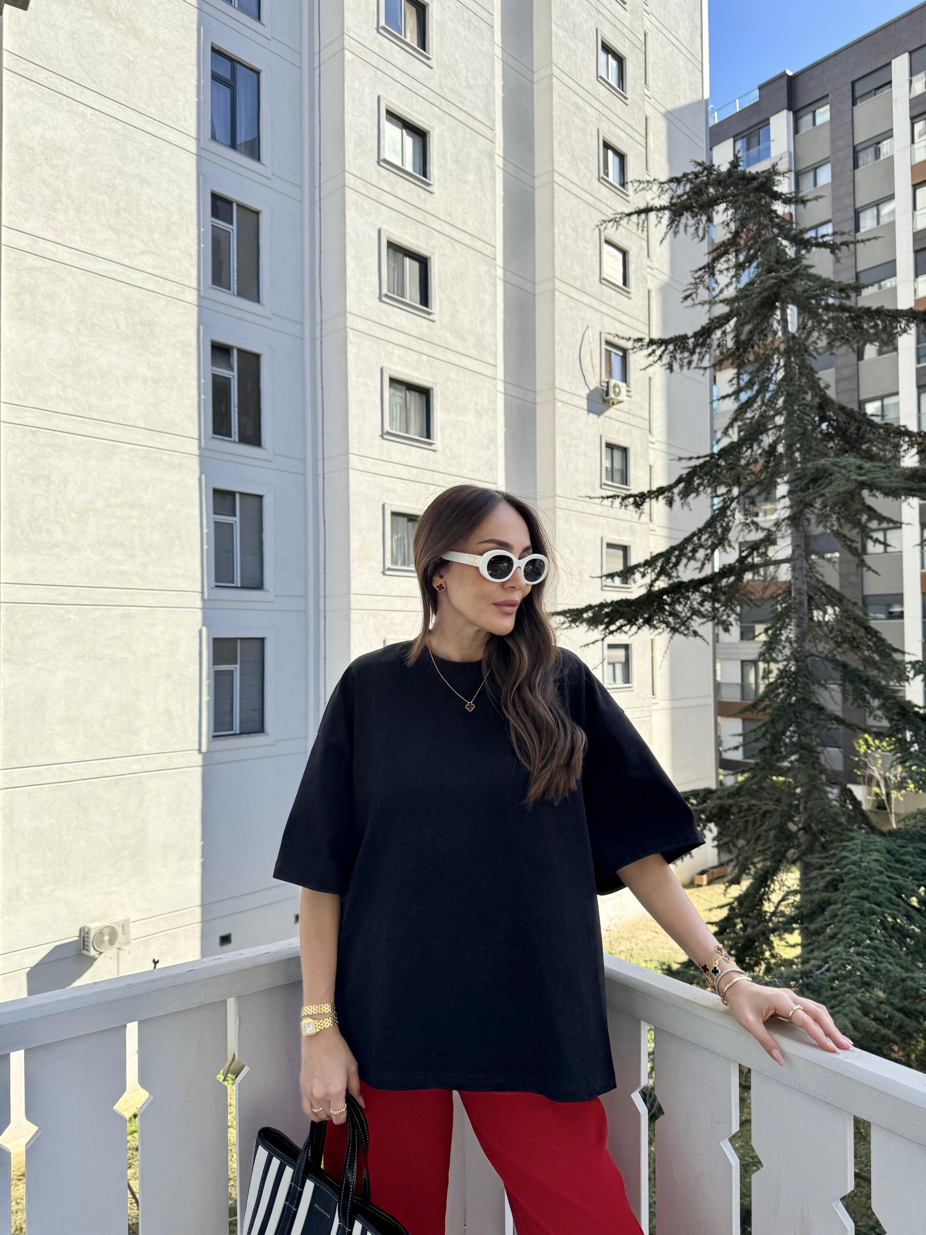 Siyah Oversize Arka Yazılı Tshirt