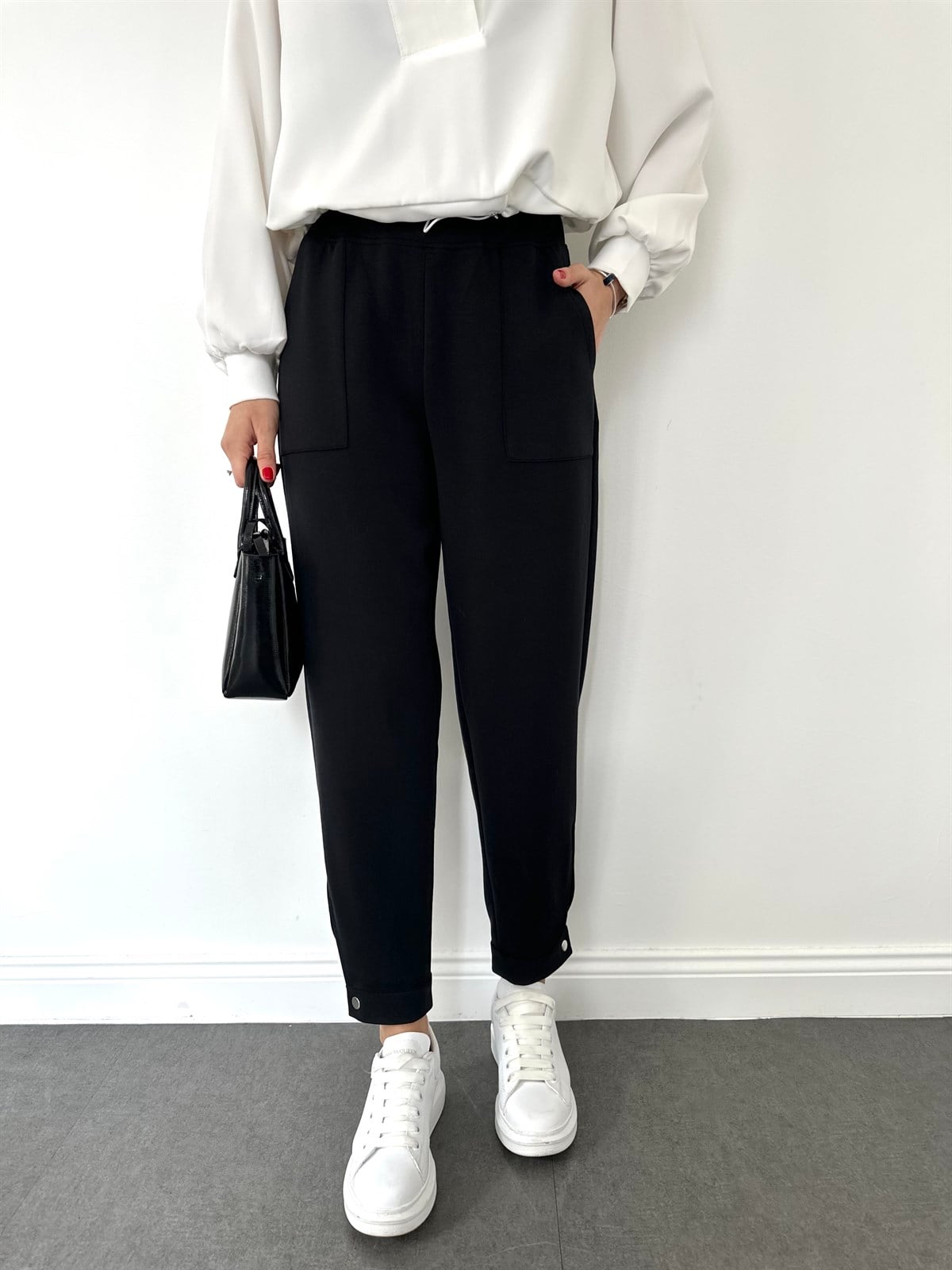 Siyah Paçası Çıtçıtlı Modal Eşofman