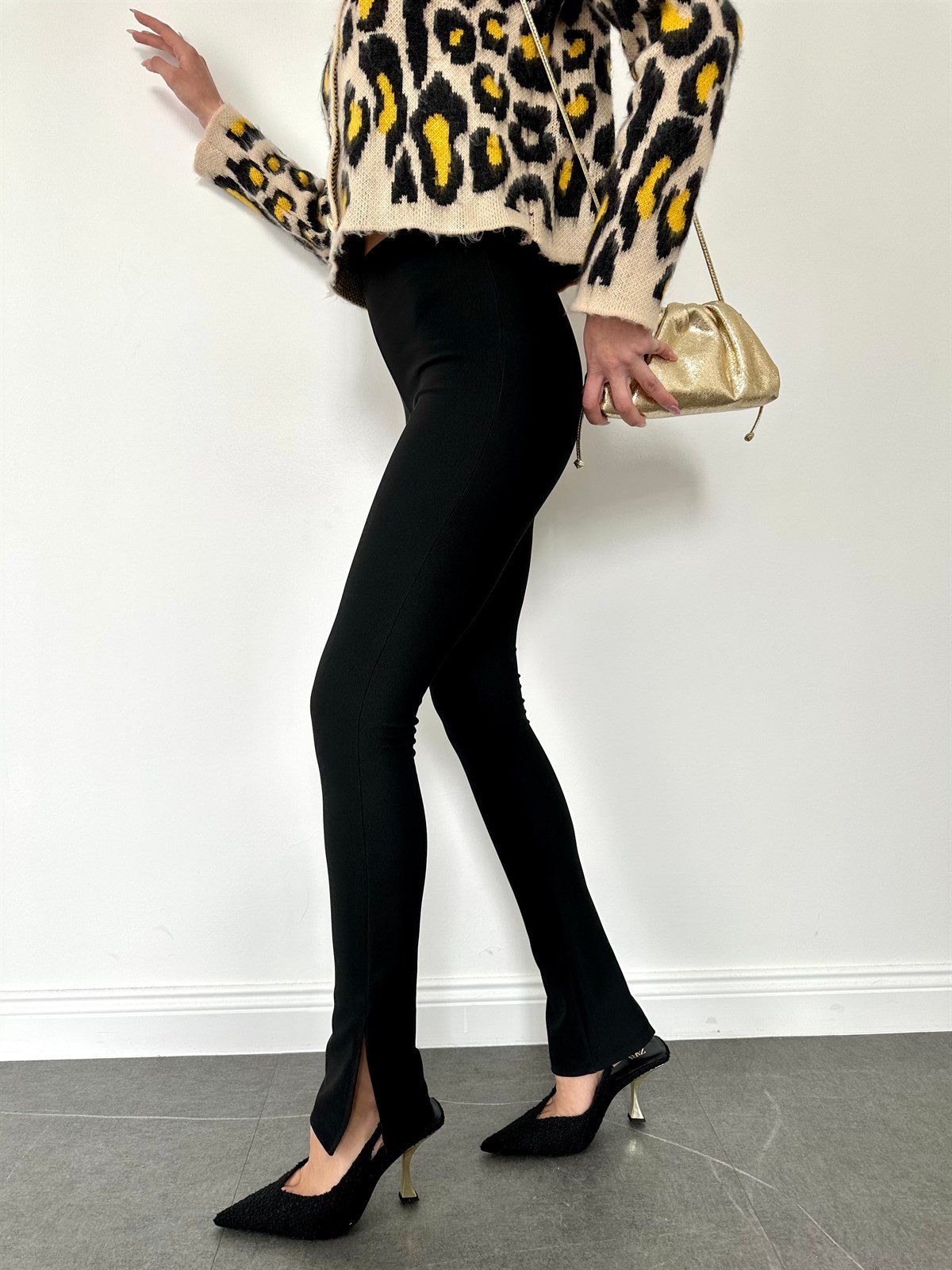 Siyah Paçası Yırtmaçlı Ottoman Tayt