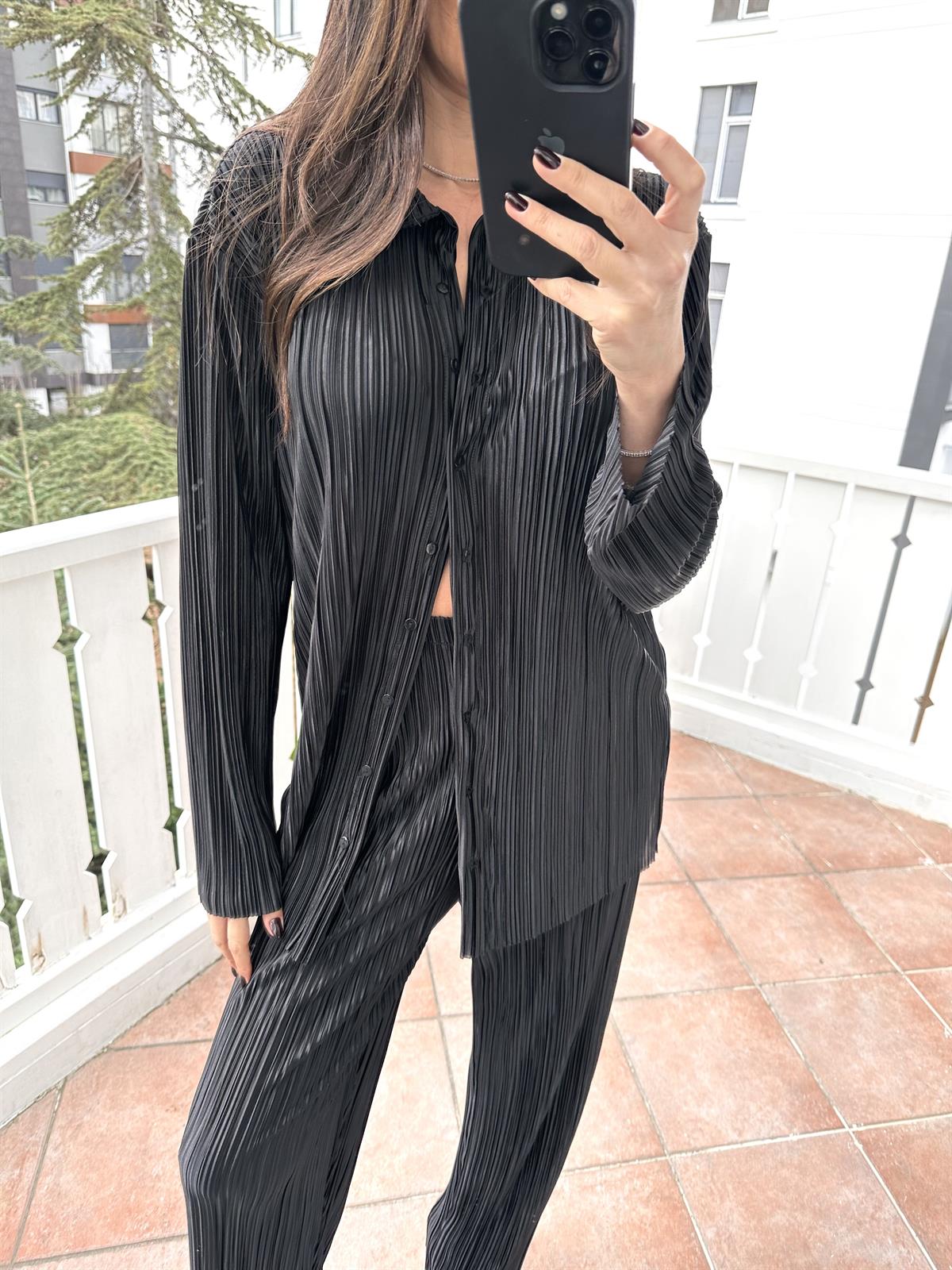 Siyah Pileli Gömlek Pantolon Takım