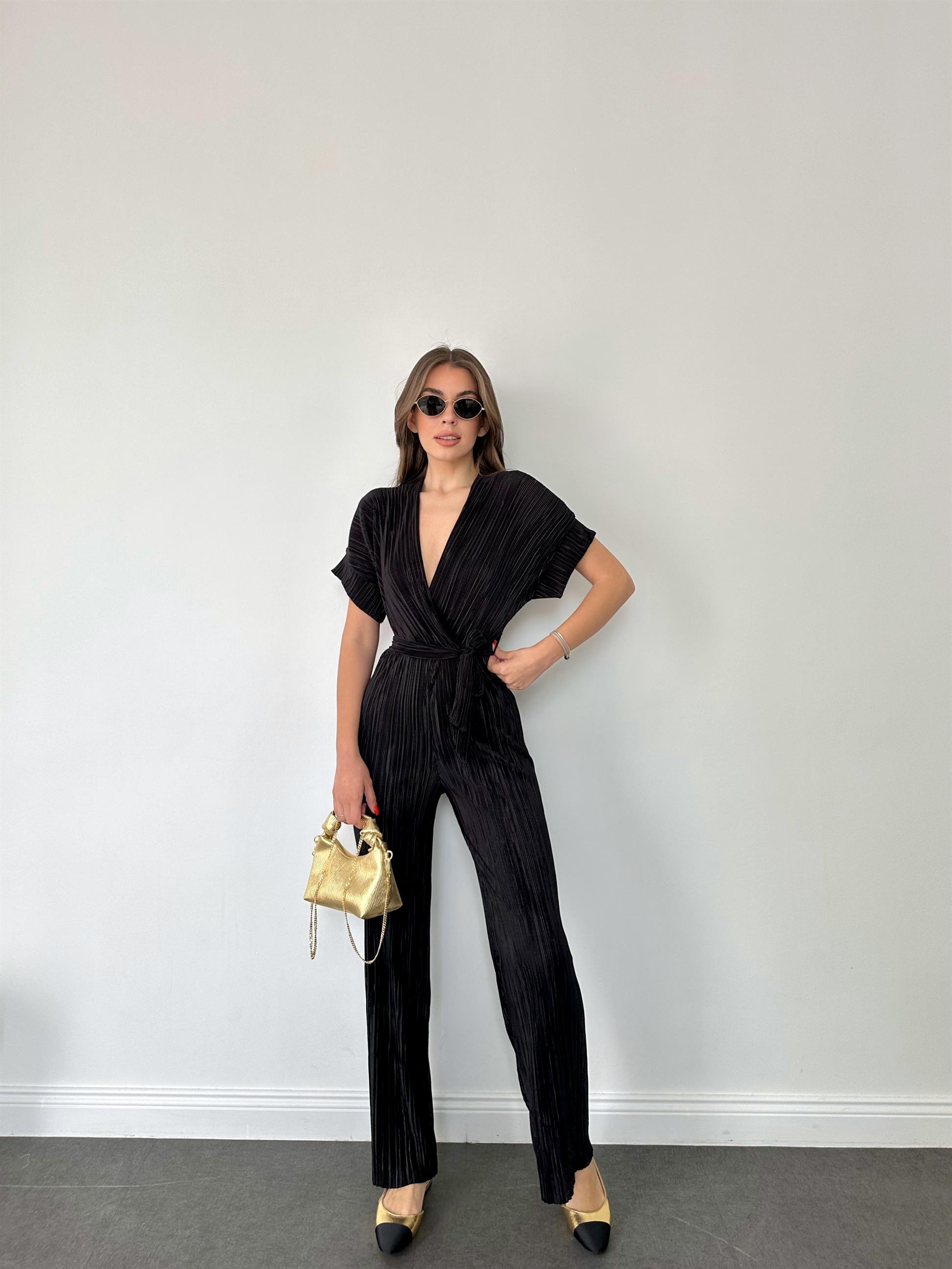 Siyah Piliseli V Yaka Tulum