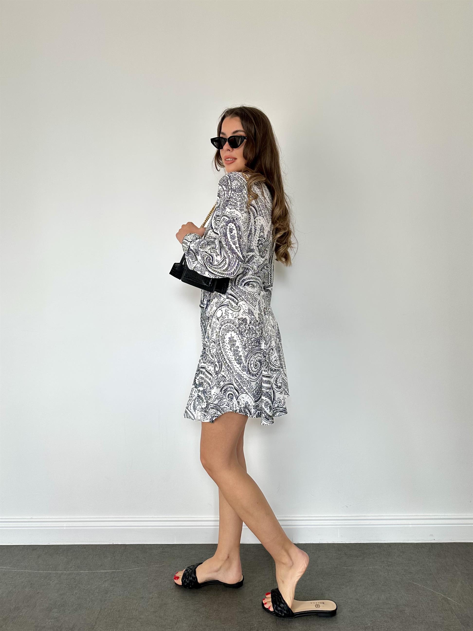 Siyah Şal Desen Volanlı Gömlek Yaka Elbise