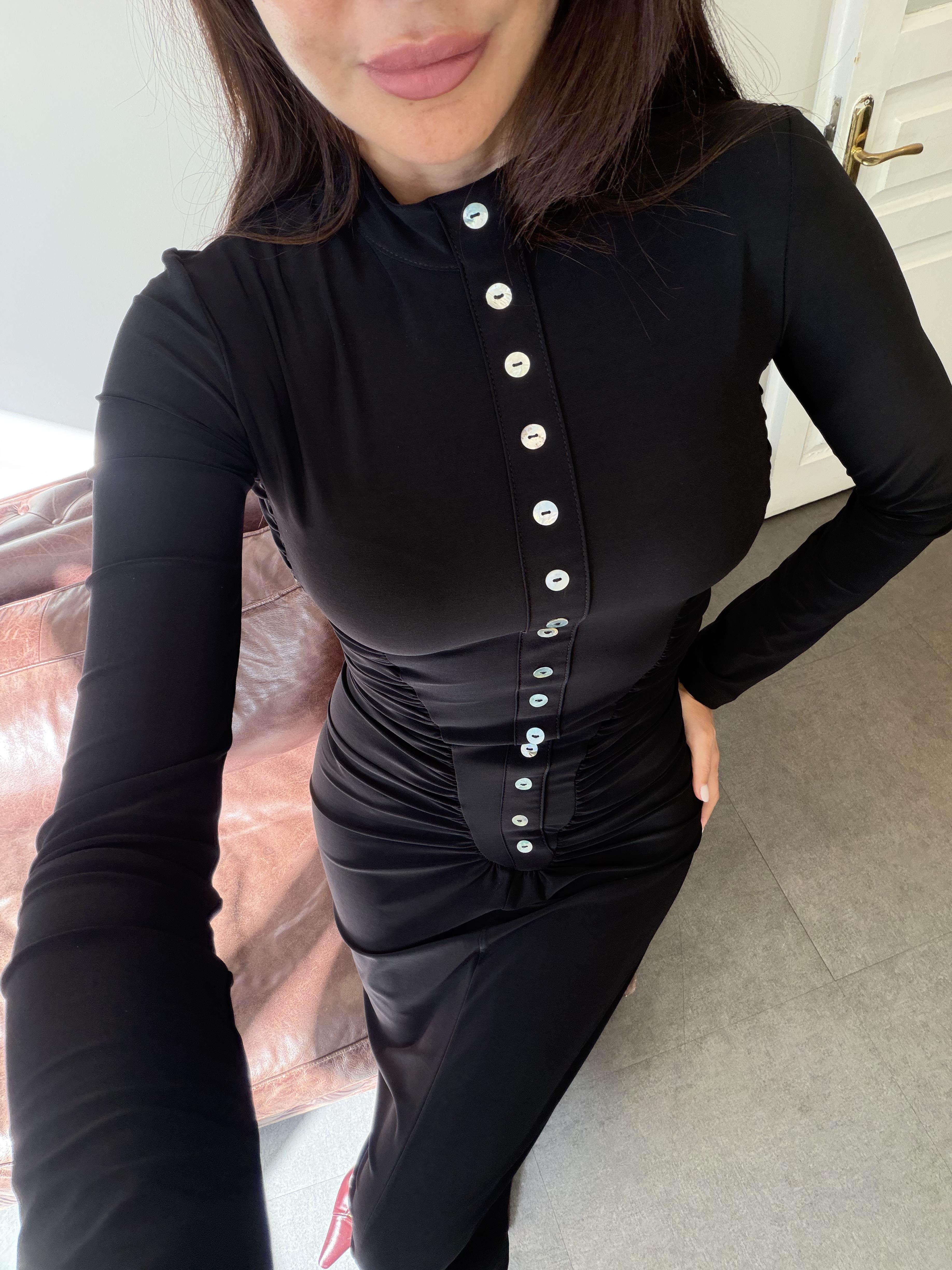 Siyah Sedef Düğmeli Elbise