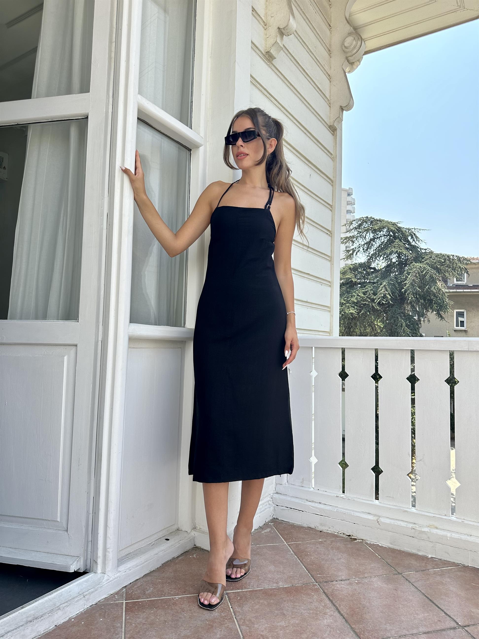 Siyah Sırtı Açık İnce Askılı Elbise