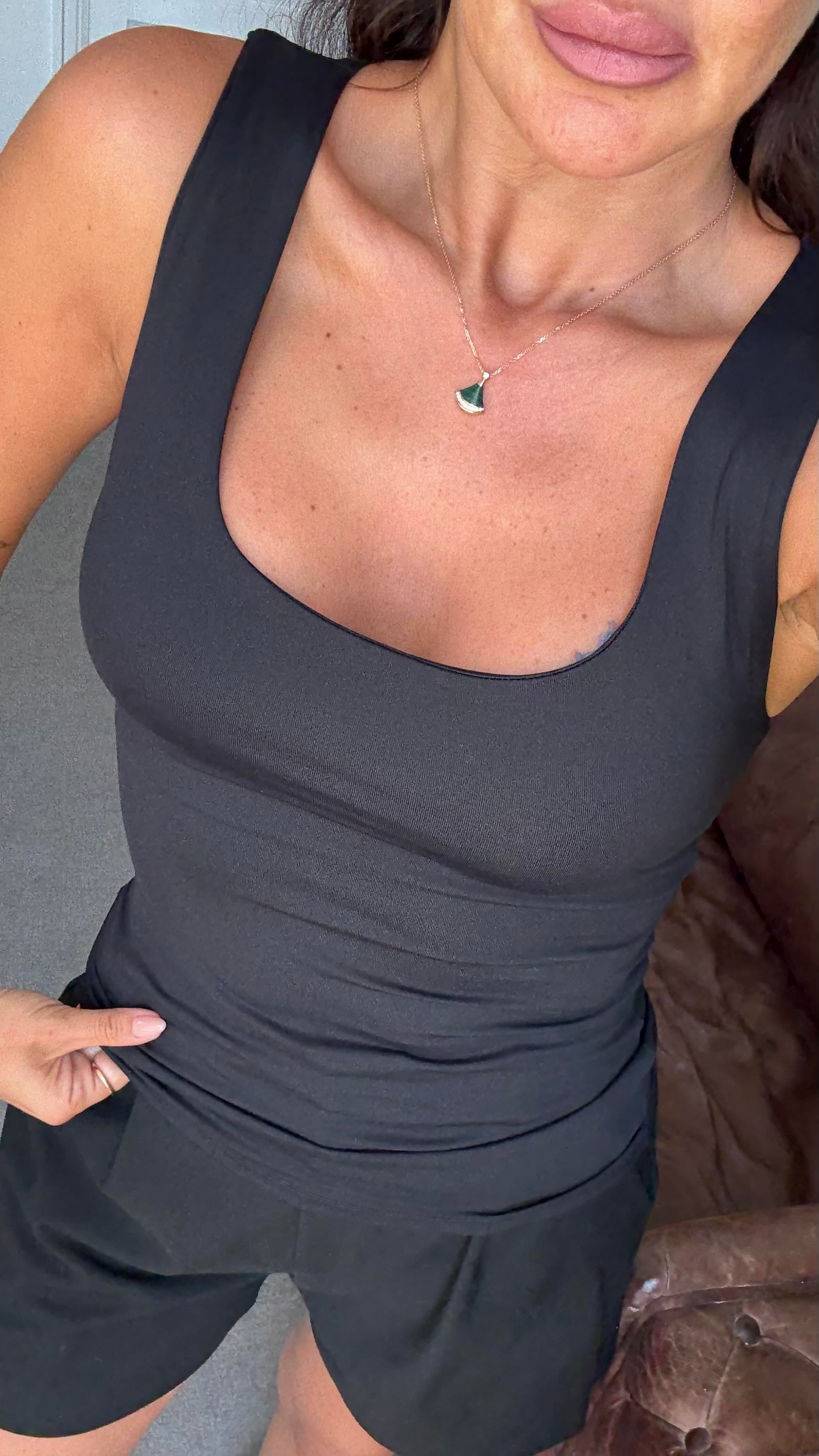 Siyah U Yakalı Bluz