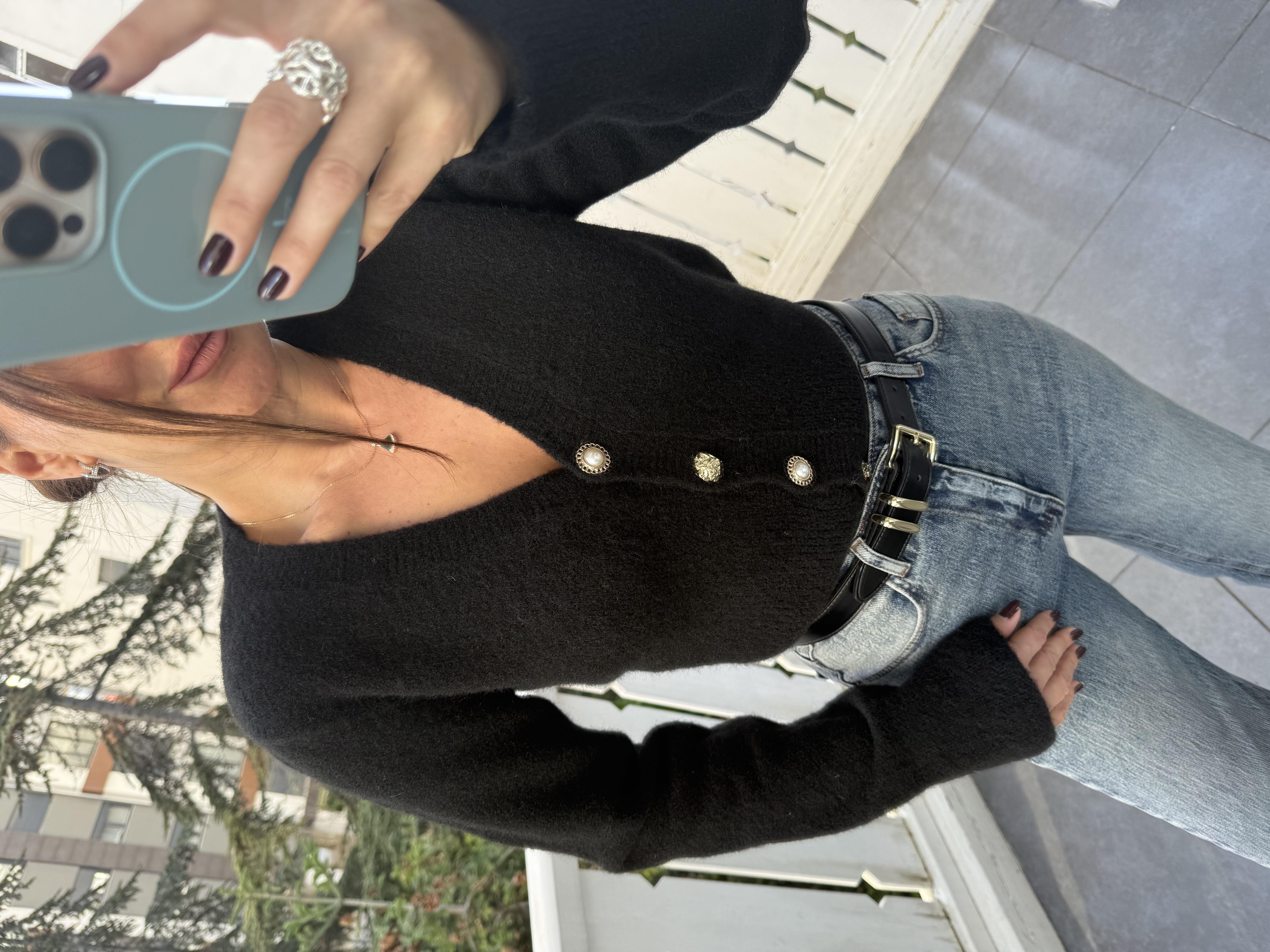 Siyah V Yaka Düğmeli Triko Hırka