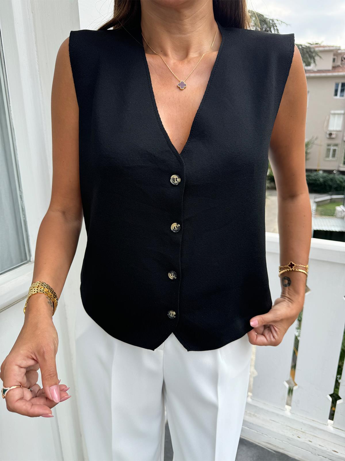 Siyah V Yakalı Çelik Örme Yelek