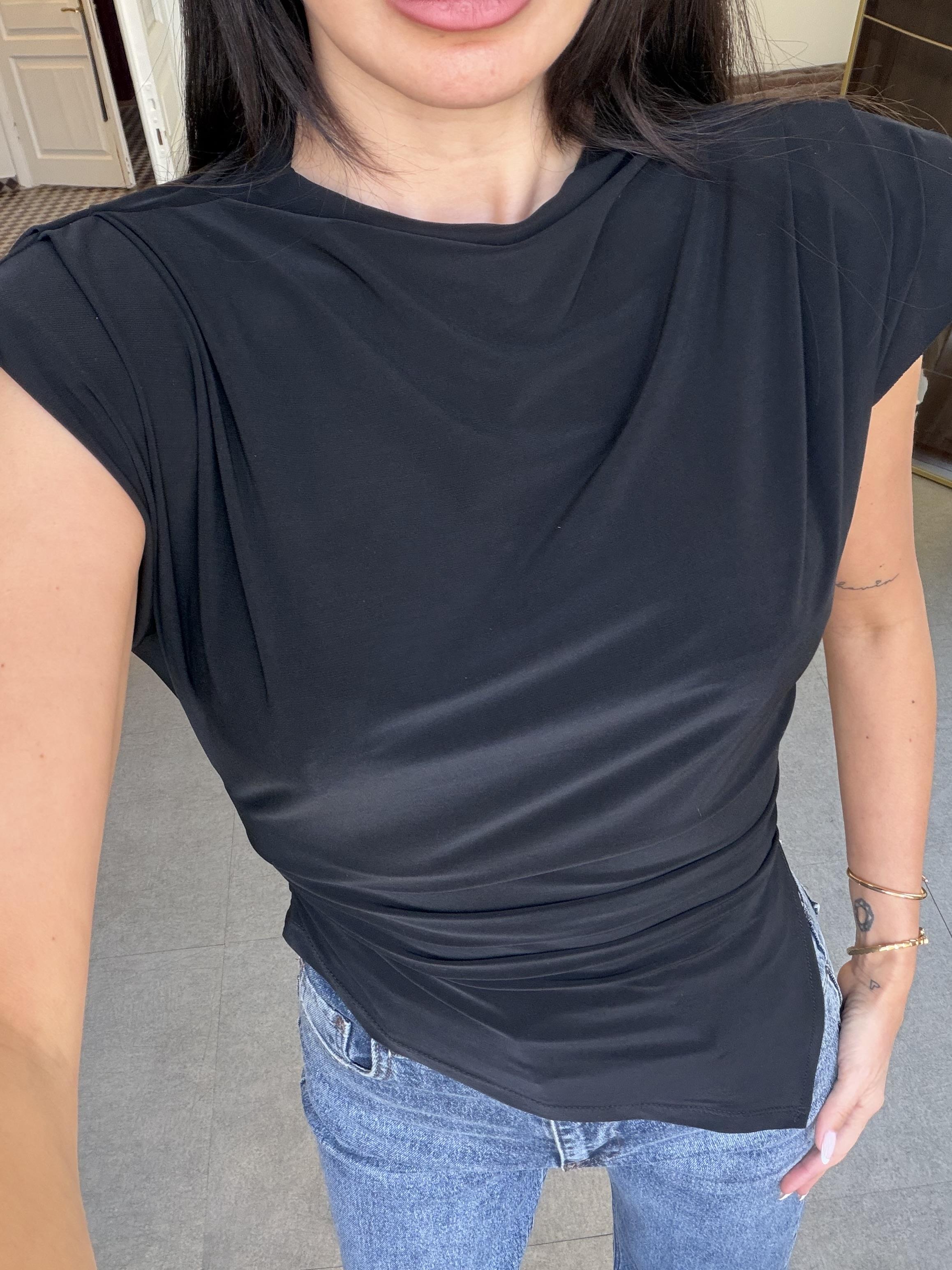 Siyah Vatkalı Pileli Bluz