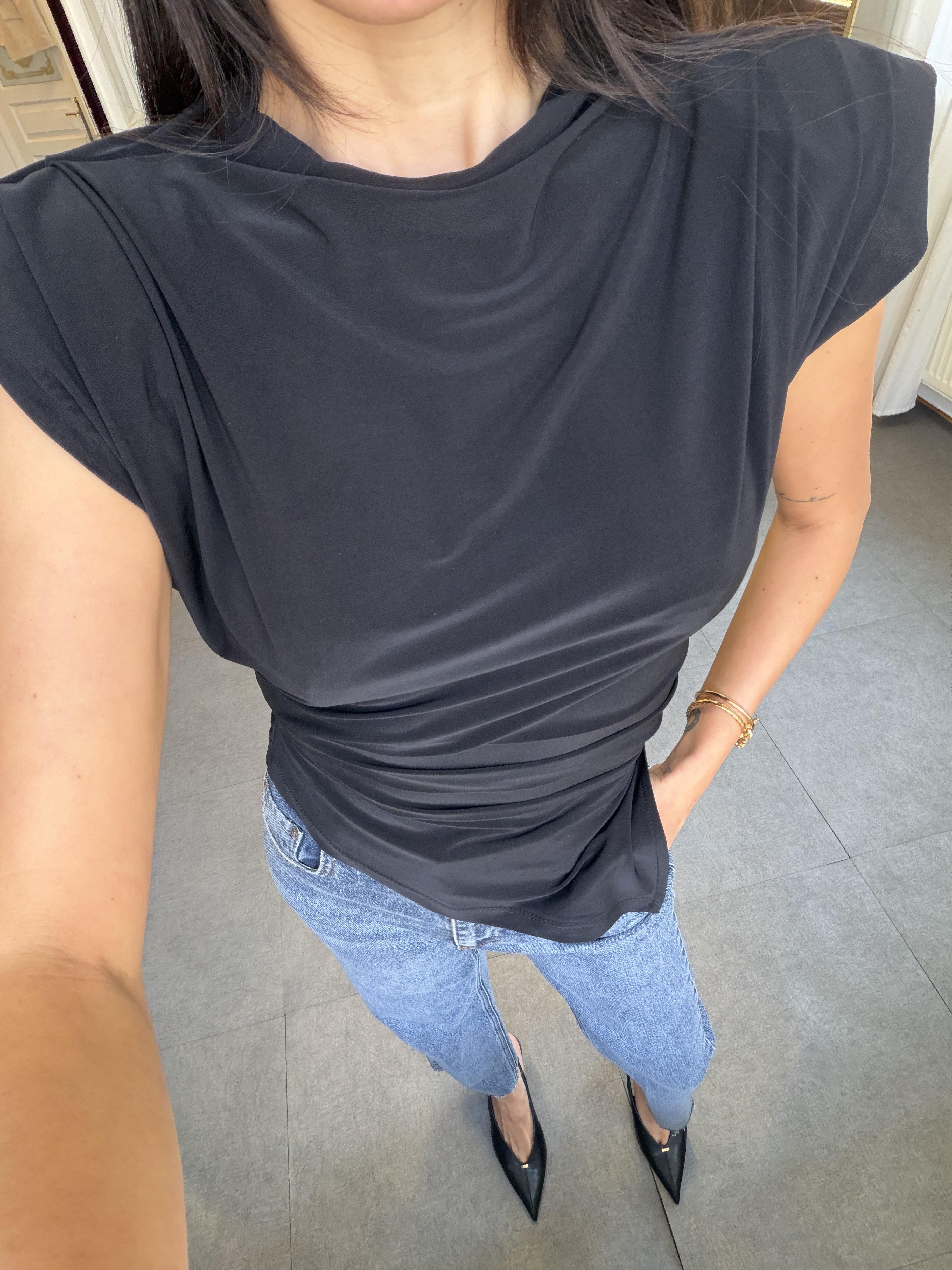 Siyah Vatkalı Pileli Bluz