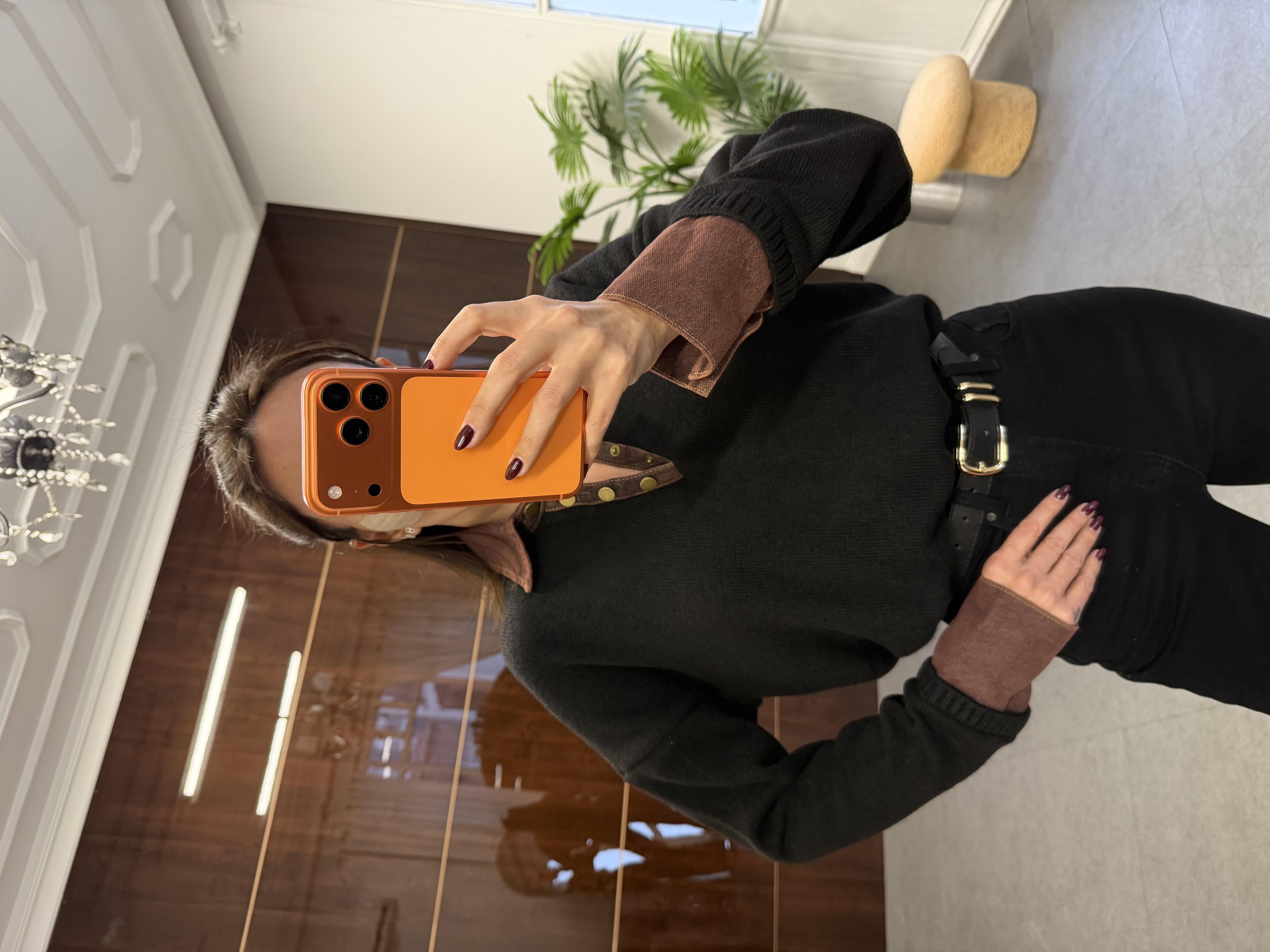 Siyah Yakası Kot Kazak