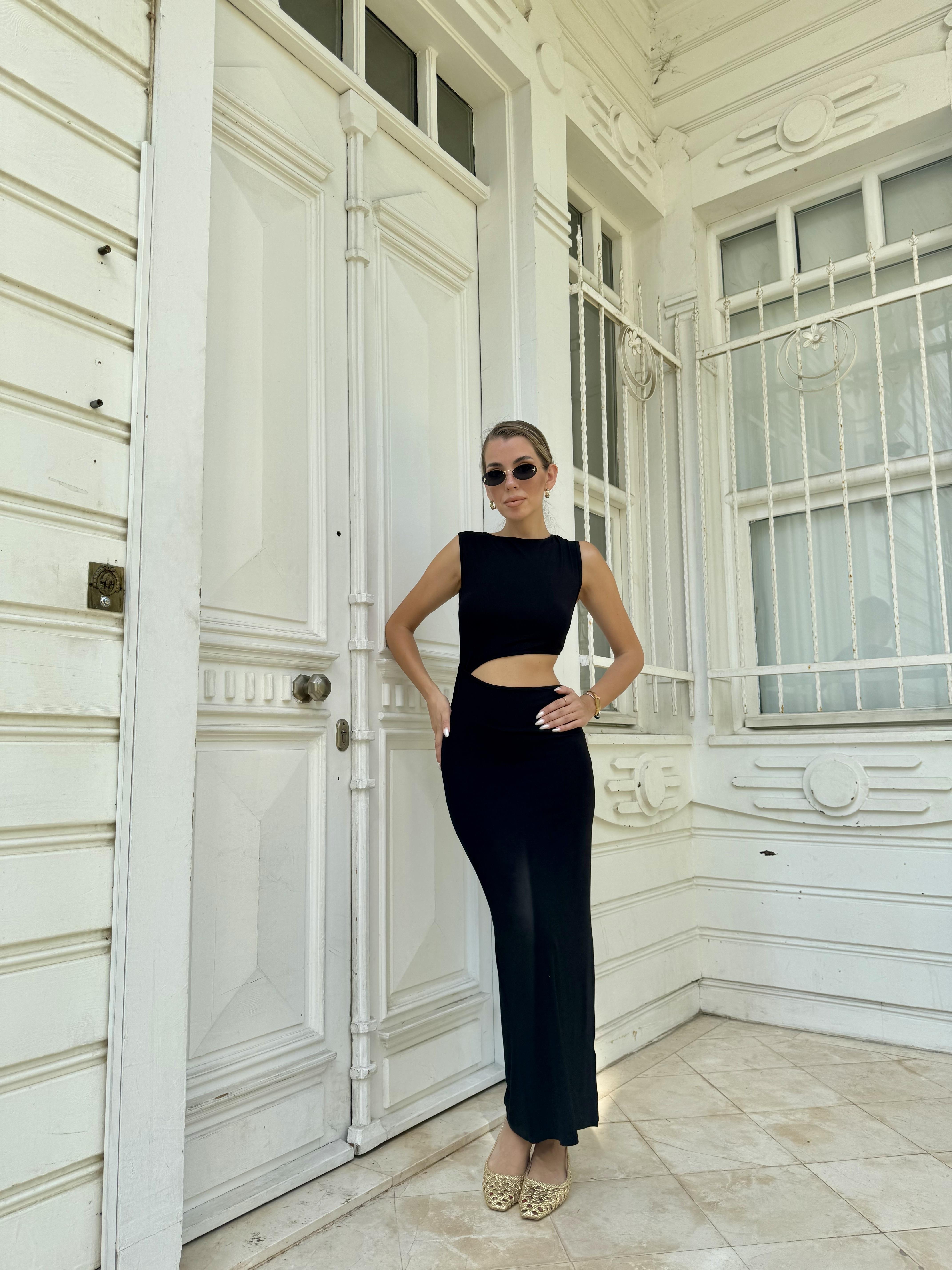 Siyah Yan Dekolteli Uzun Elbise