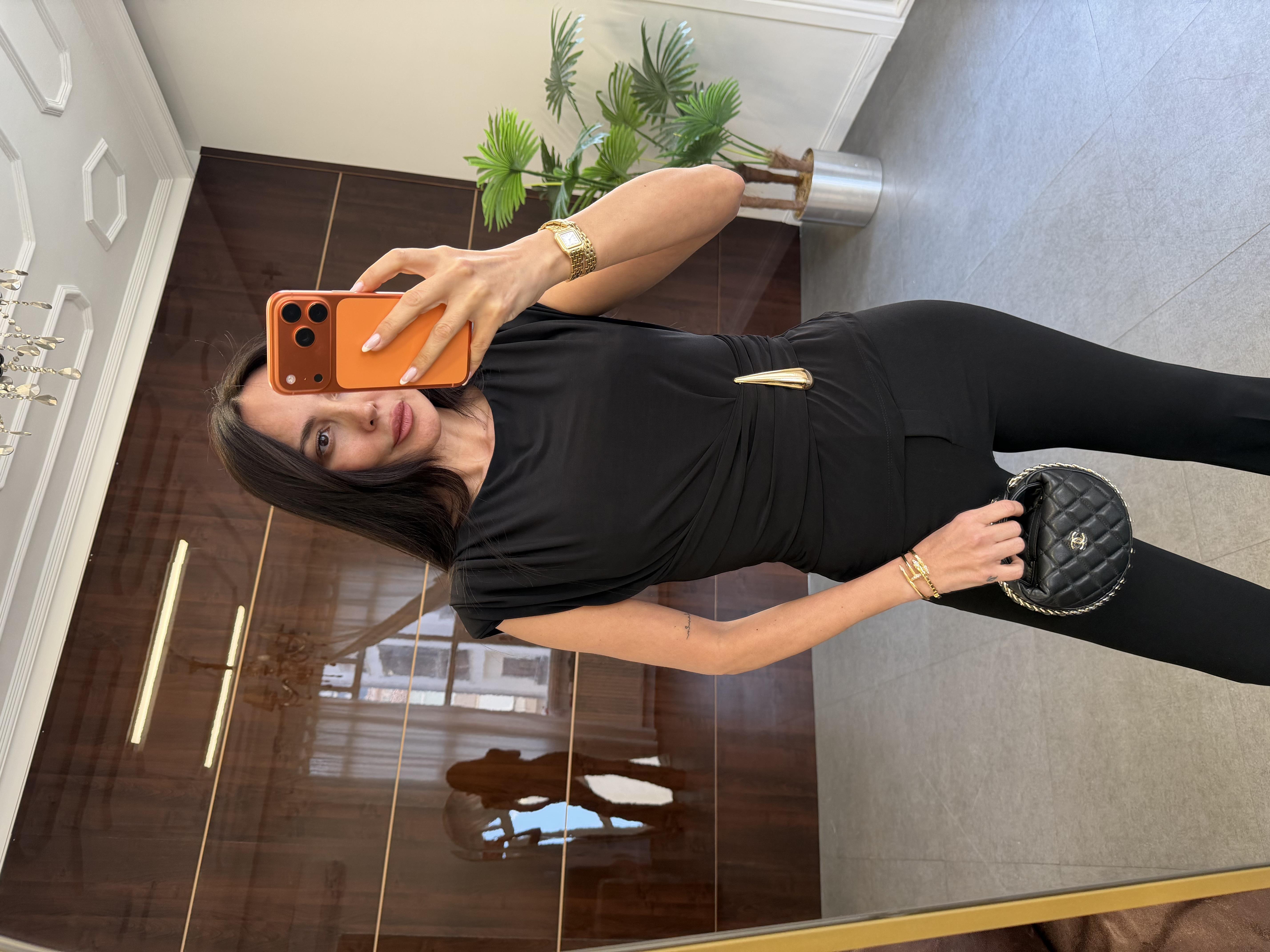 Siyah Yandan Tokalı Bluz