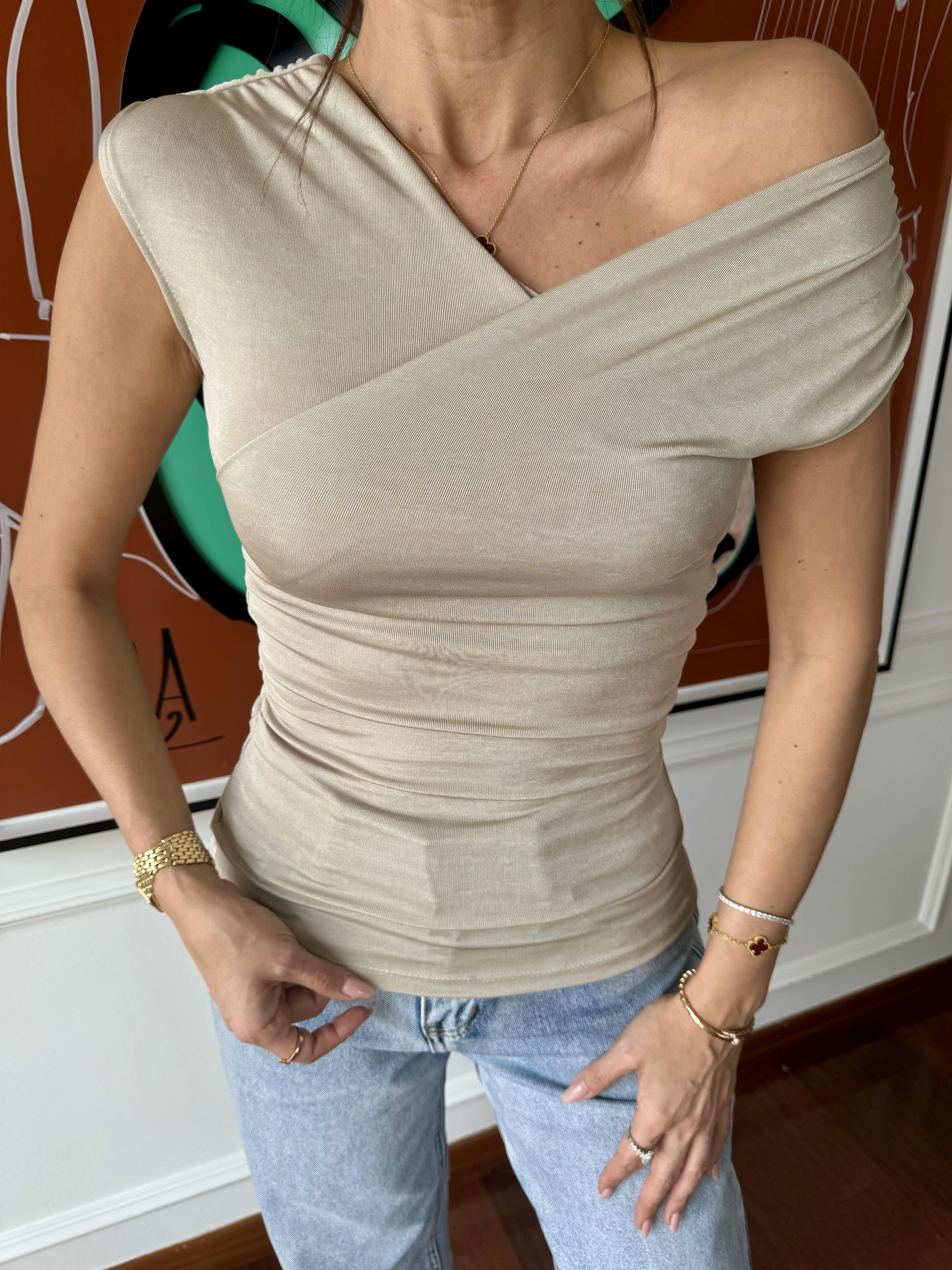 Taş Rengi Asimetrik Kolsuz Bluz