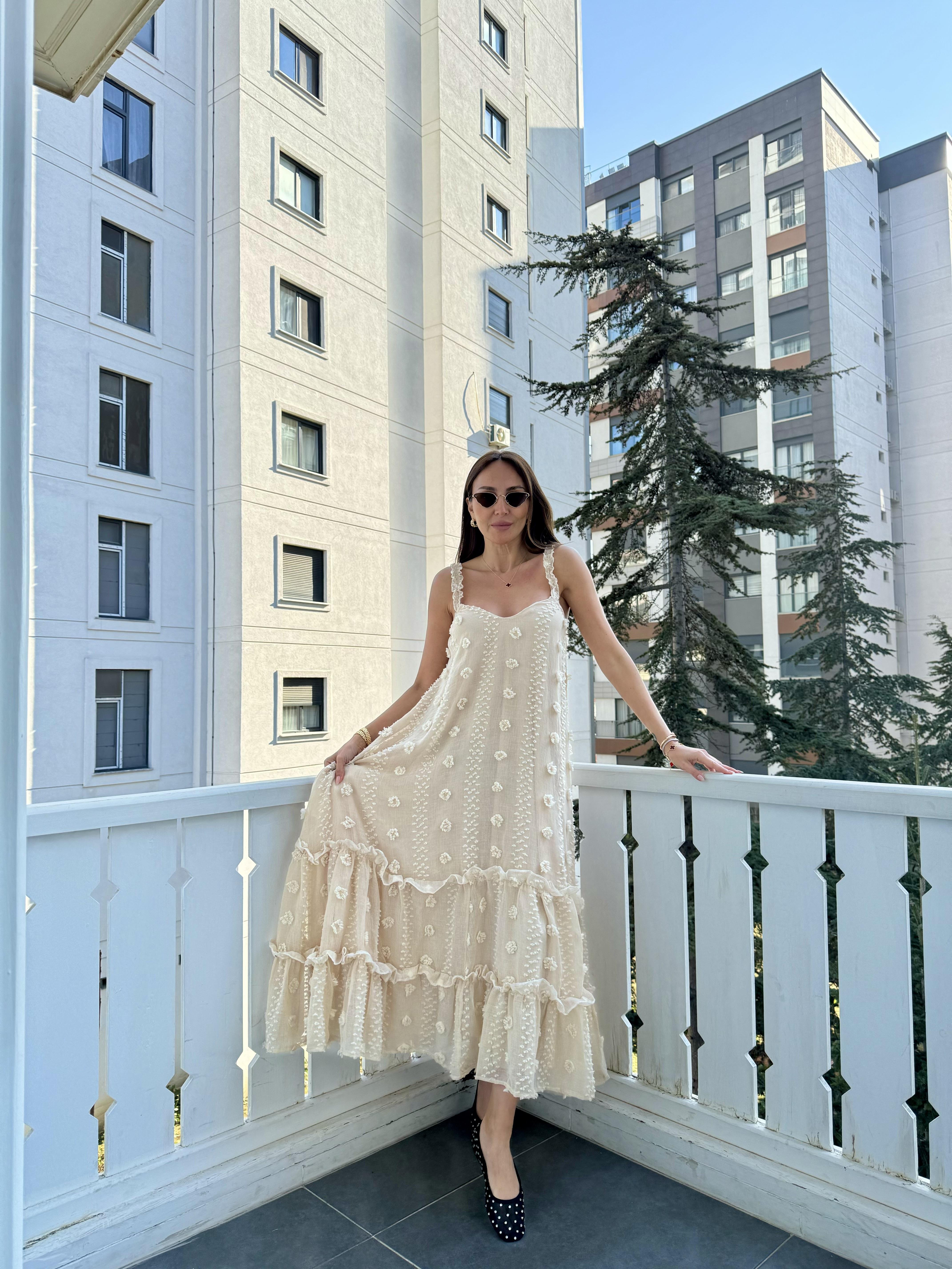 Taş Rengi Desenli Büyük Ponponlu Şifon Elbise