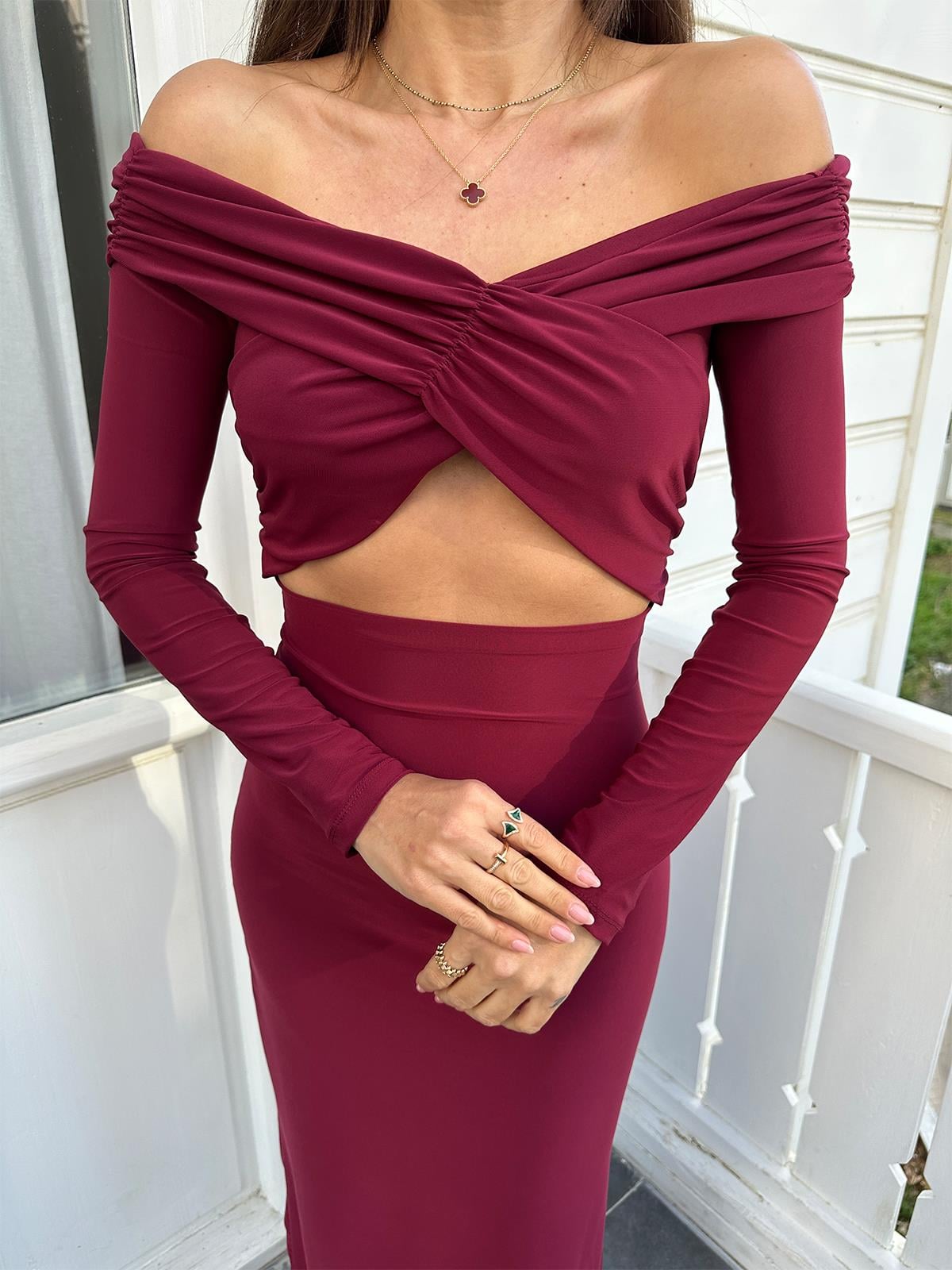 Vişne Çürüğü Kayık Yaka Pencere Detay Elbise