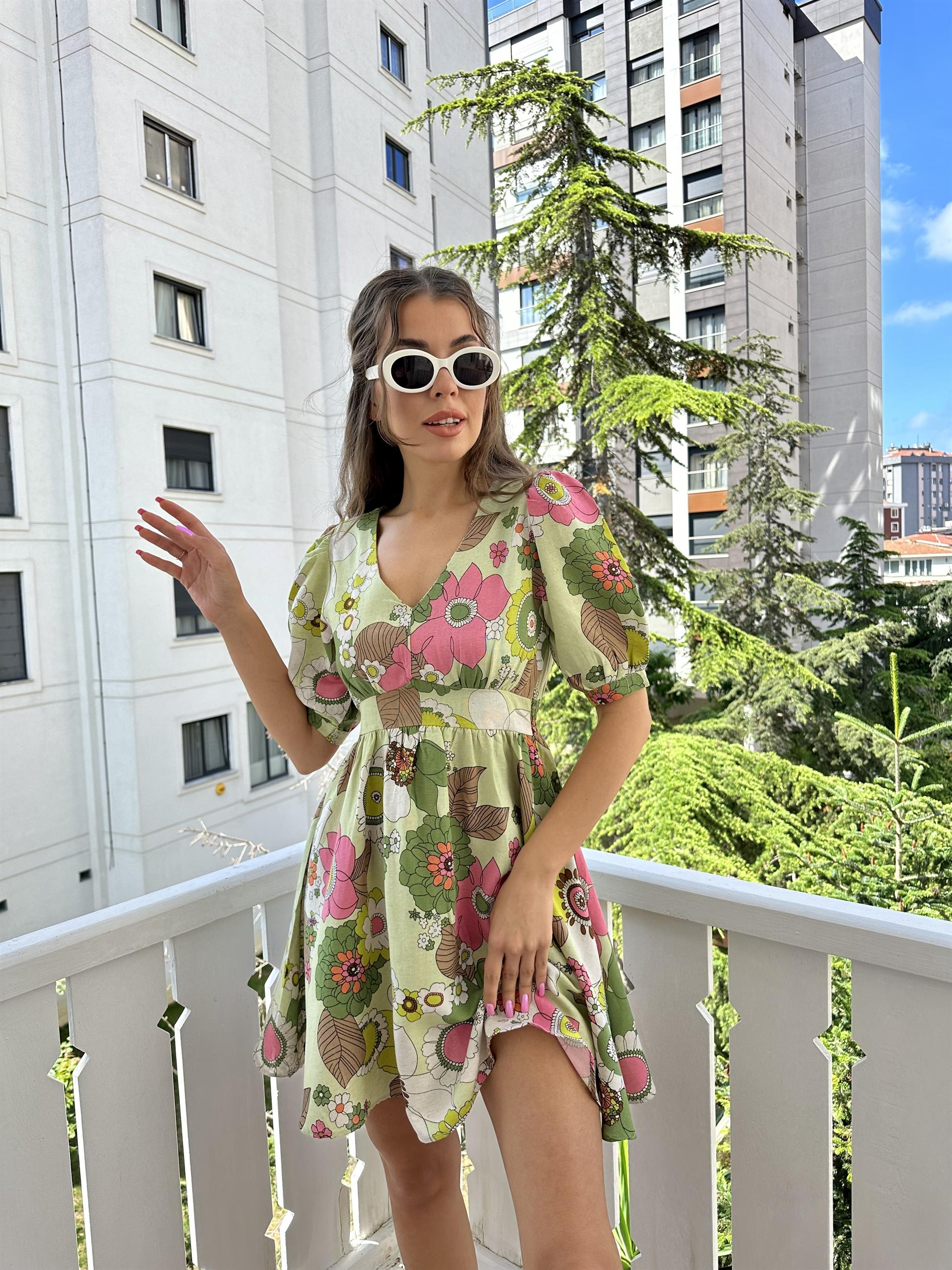 Yeşil Çiçekli V Yaka Kısa Kollu Elbise