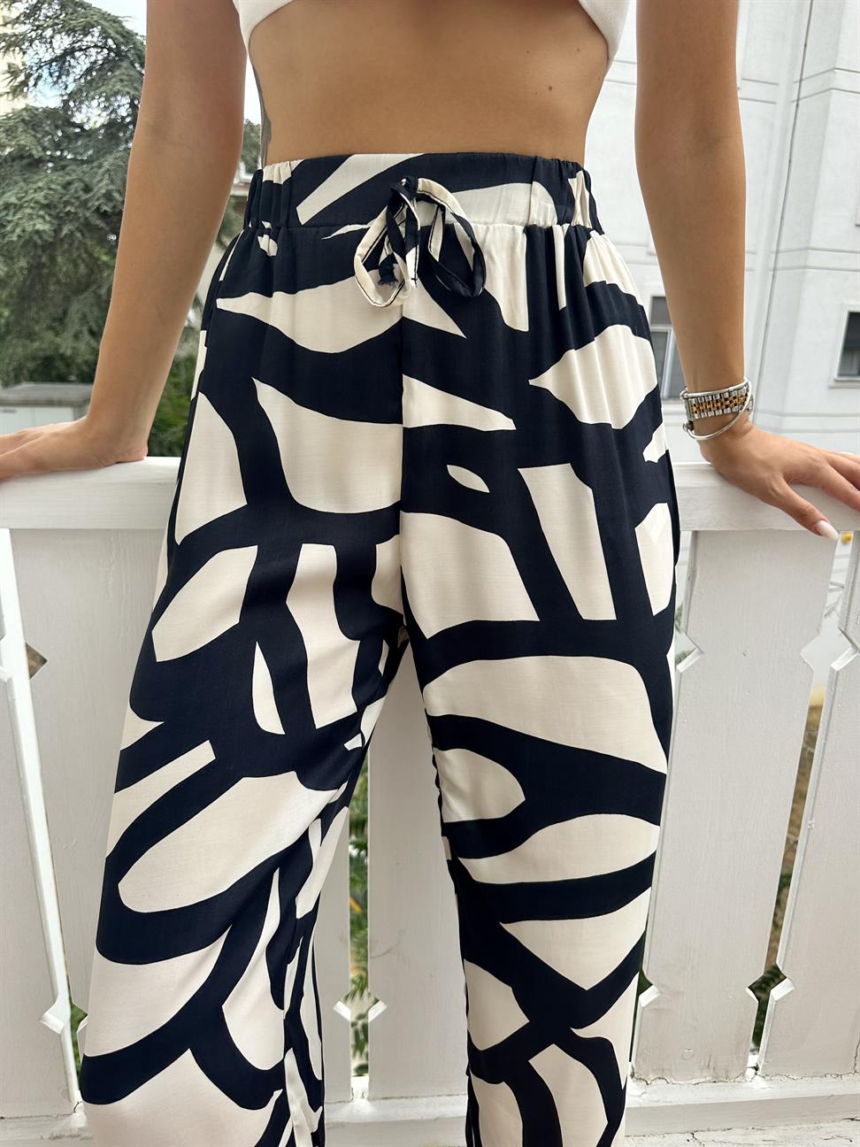 Siyah Ekru Desenli Pantolon