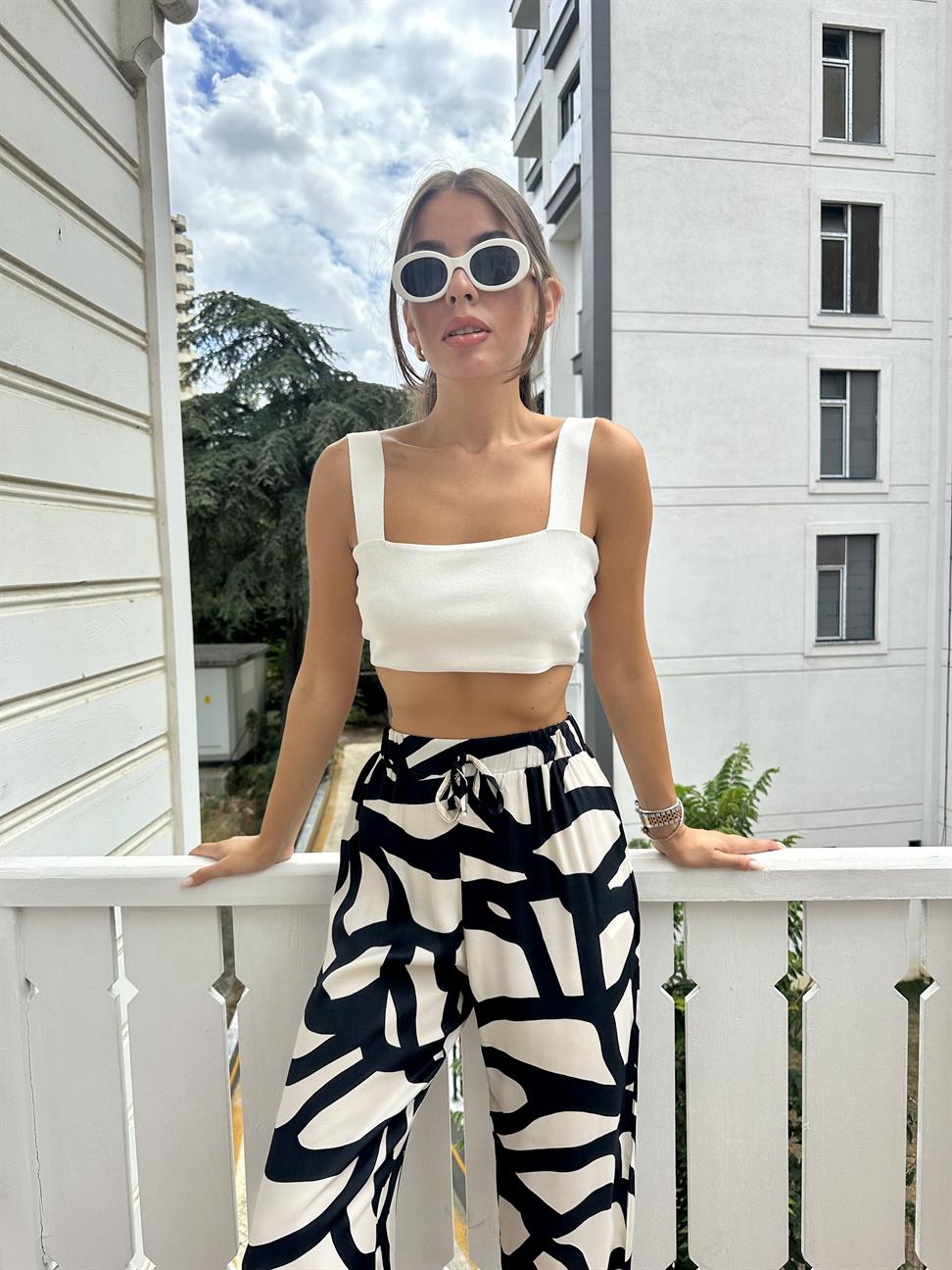 Siyah Ekru Desenli Pantolon