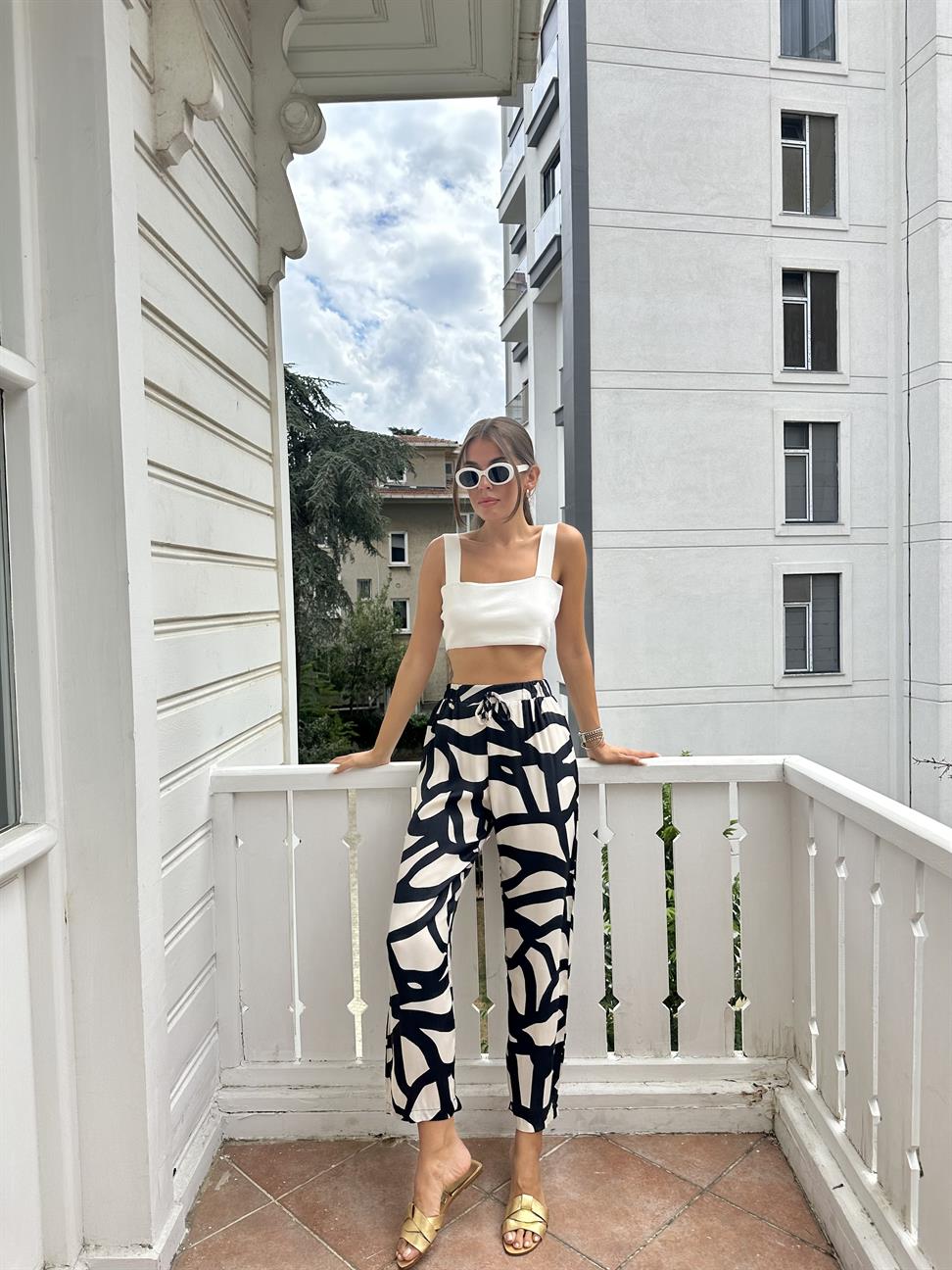 Siyah Ekru Desenli Pantolon