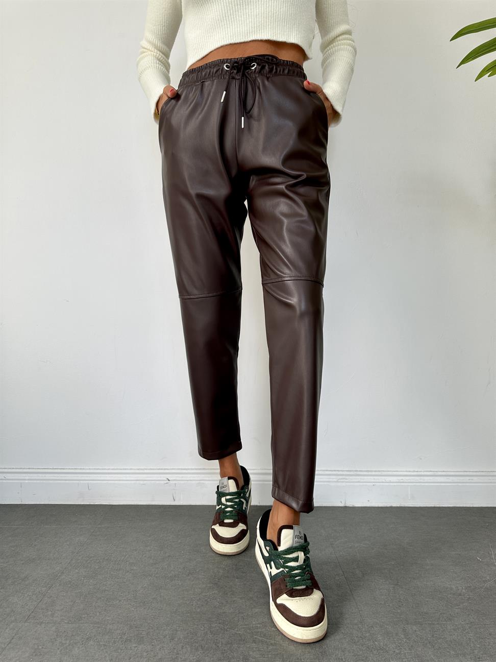 Acı Kahve Dizi Dikişli Bağcıklı ve Beli Lastikli Deri Pantolon