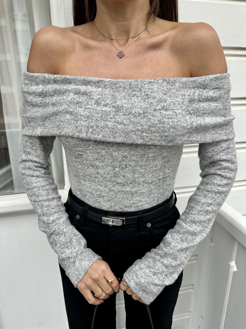 Açık Gri Düşük Omuzlu Bluz