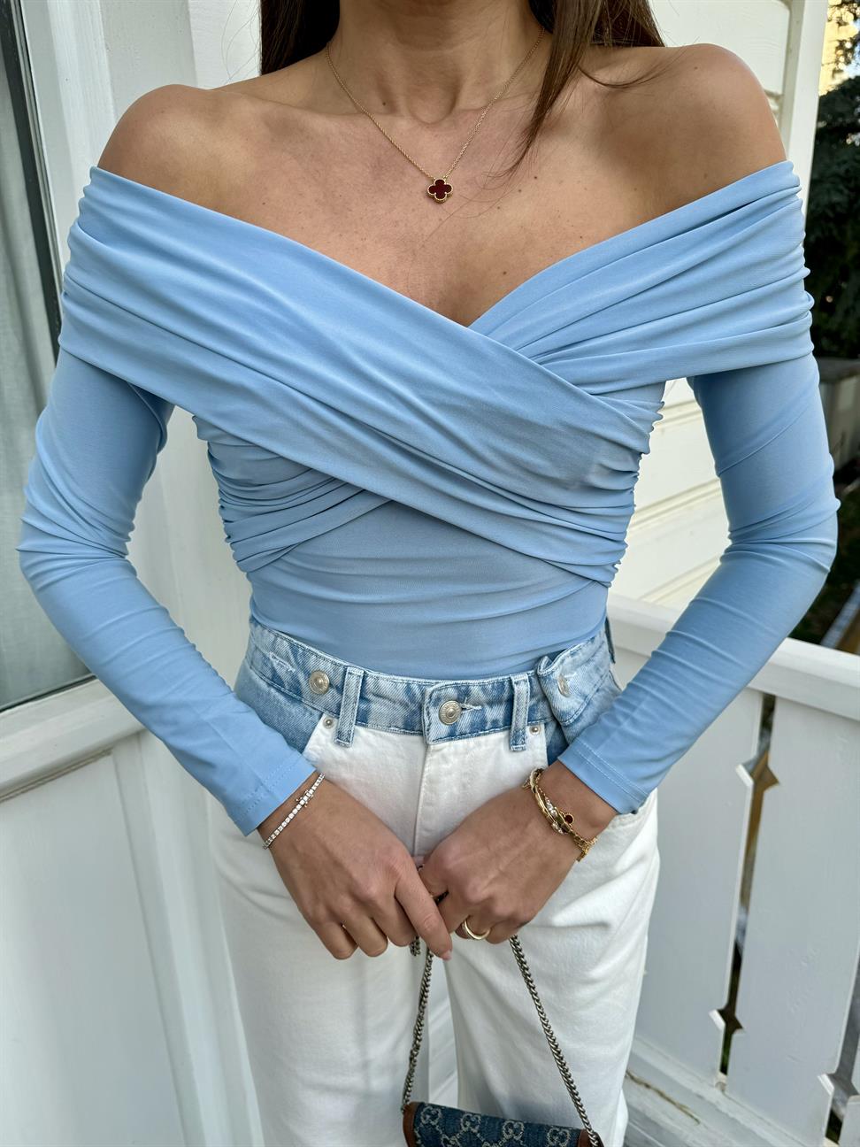 Açık Mavi Çapraz Yaka Omuz Açık Bluz