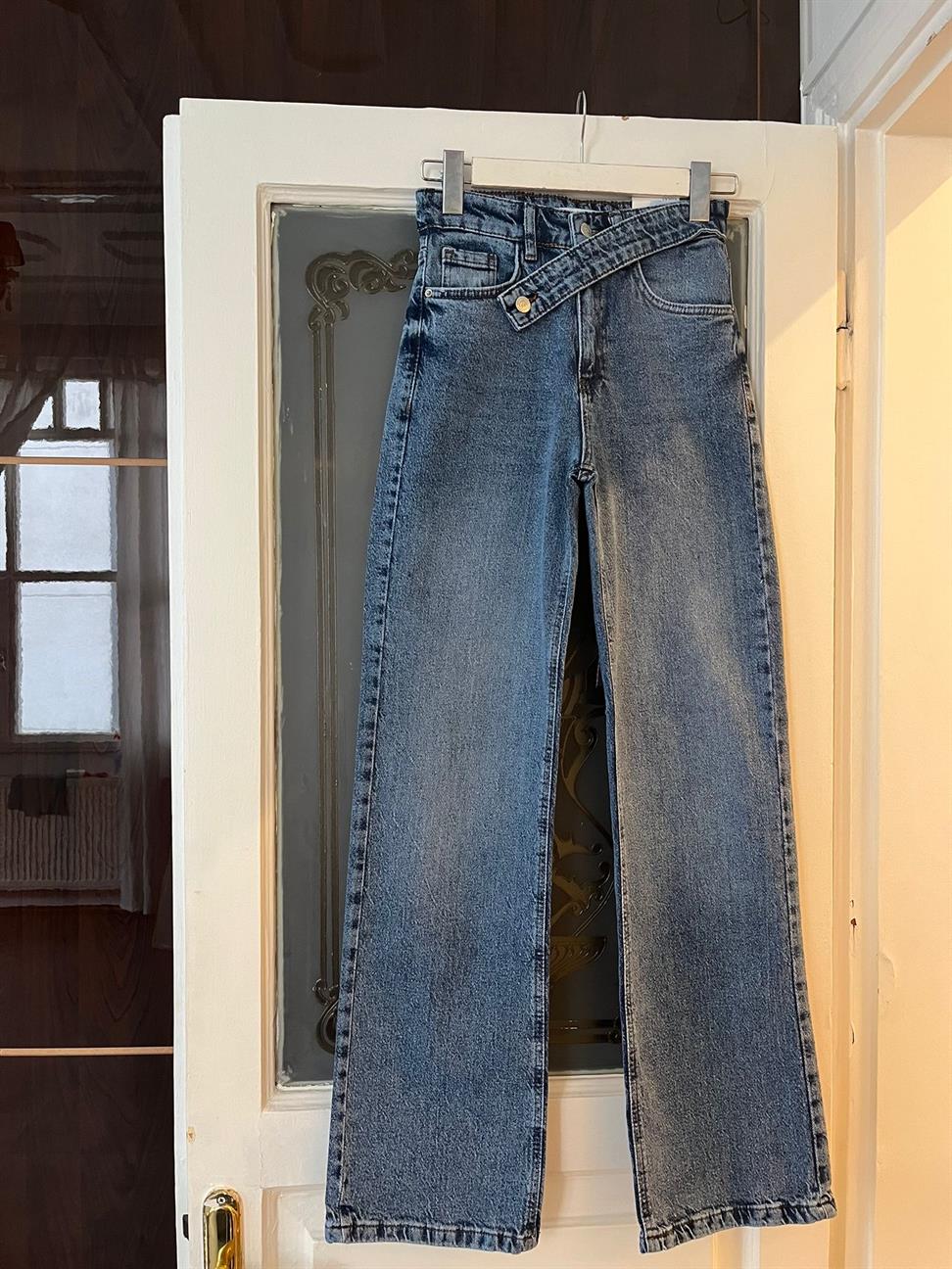 Açık Mavi Düğme Detaylı Jean Pantolon