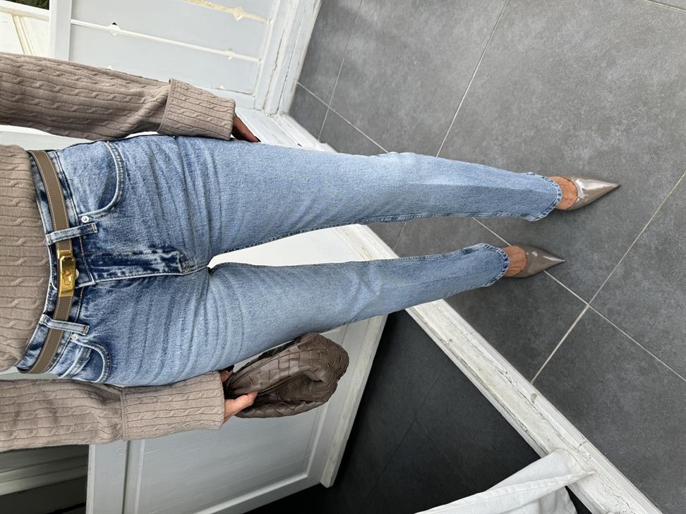 Açık Mavi Boru Paça Jean