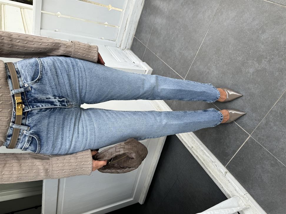 Açık Mavi Boru Paça Jean