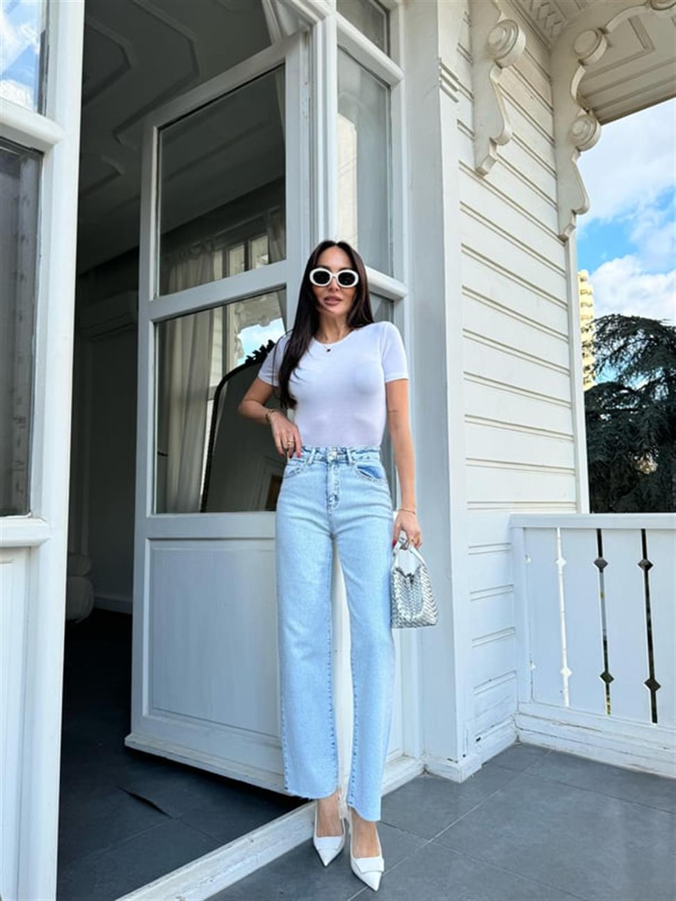 Açık Mavi Taşlı Kesik Paça Jean Pantolon