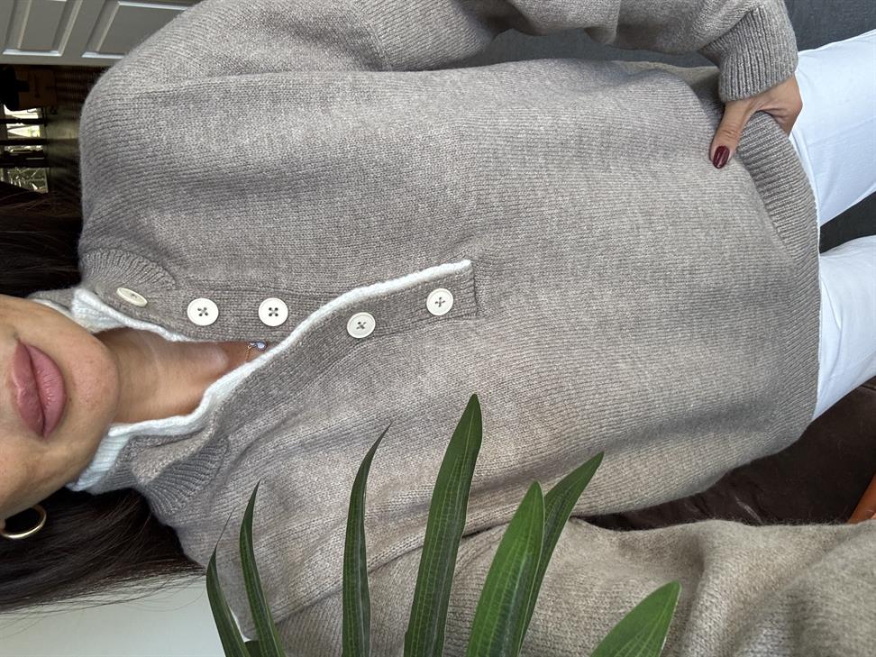 Açık Vizon İki Patlı Düğmeli Kazak