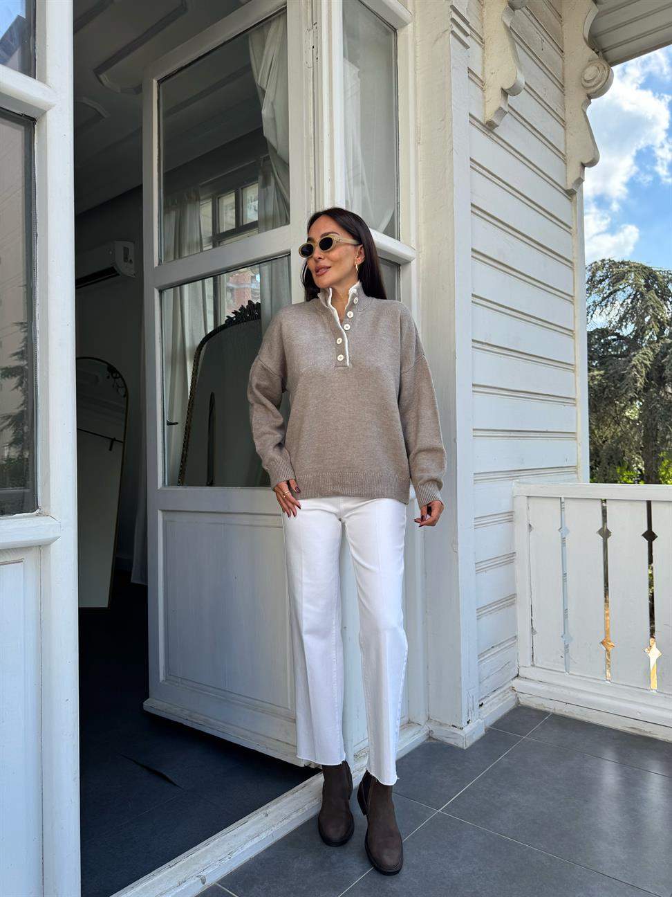 Açık Vizon İki Patlı Düğmeli Kazak