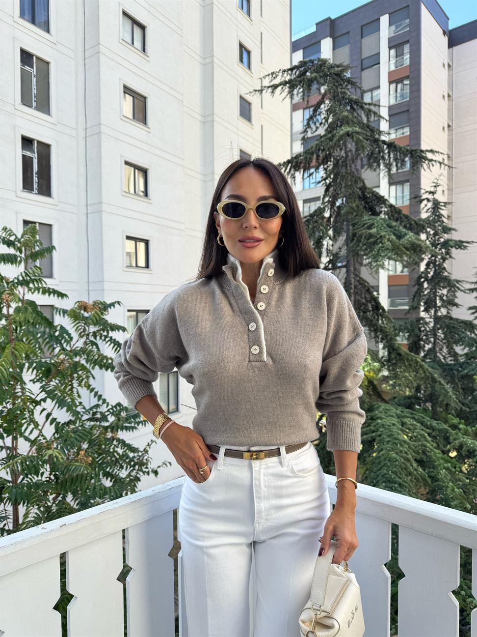 Açık Vizon İki Patlı Düğmeli Kazak