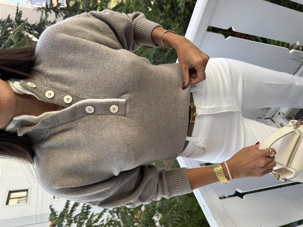 Açık Vizon İki Patlı Düğmeli Kazak