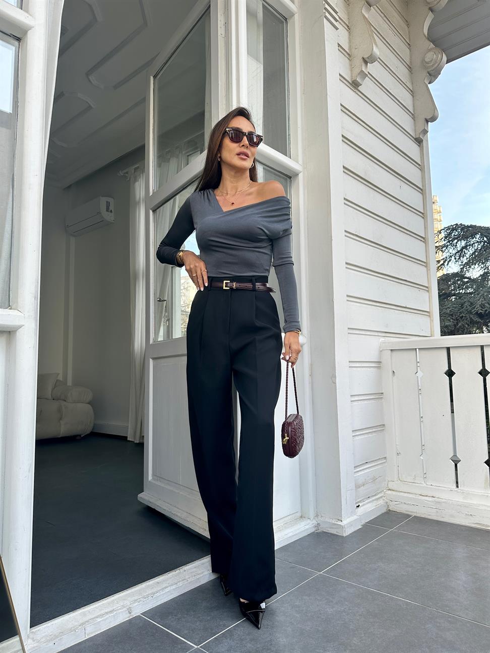 Antrasit Asimetrik Omuz Detaylı Kruvaze Bluz