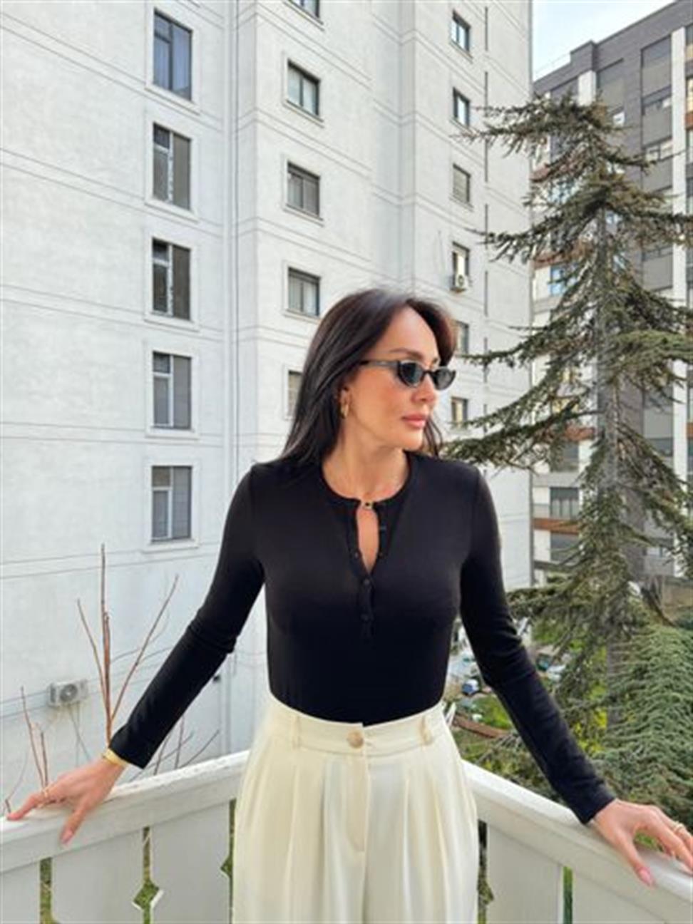 Siyah Düğmeli Uzun Kollu Bluz